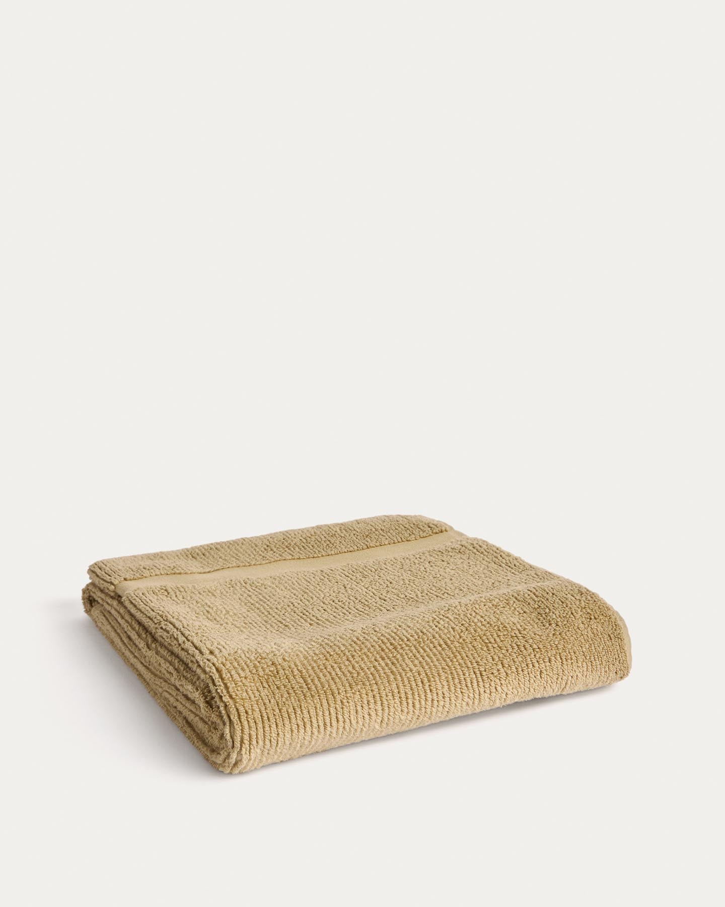 Badetuch Olvira aus 100 % Baumwolle mit Jacquard-Bordüre, dunkelgrün, 70 x 140 cm in Dunkelgrün präsentiert im Onlineshop von KAQTU Design AG. Badetuch ist von Kave Home