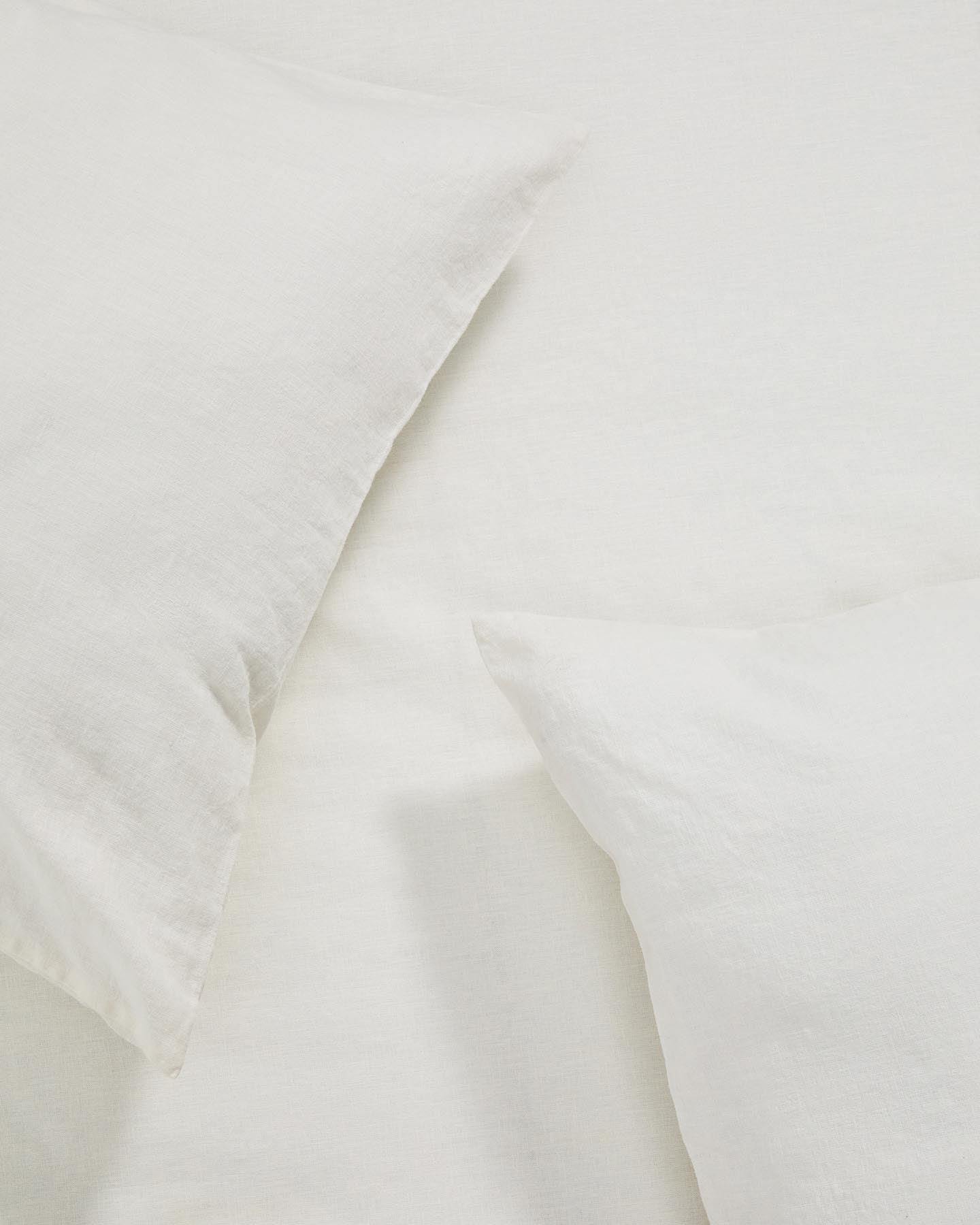 Set Simmel aus Bett- und Kopfkissenbezug aus Baumwolle und Leinen in Ecru für 90-cm-Betten in Ecru präsentiert im Onlineshop von KAQTU Design AG. Bettwäsche ist von Kave Home