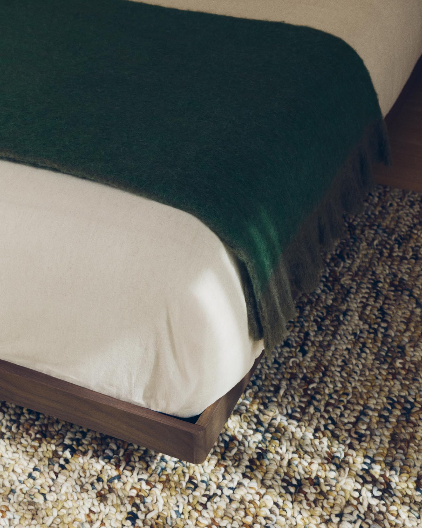 Tagesdecke Zenti aus 100 % Baumwoll-Chenille mit beidseitigem Zebra-Jacquardmuster für 150/160 Betten in Hellbraun präsentiert im Onlineshop von KAQTU Design AG. Duvet ist von Kave Home