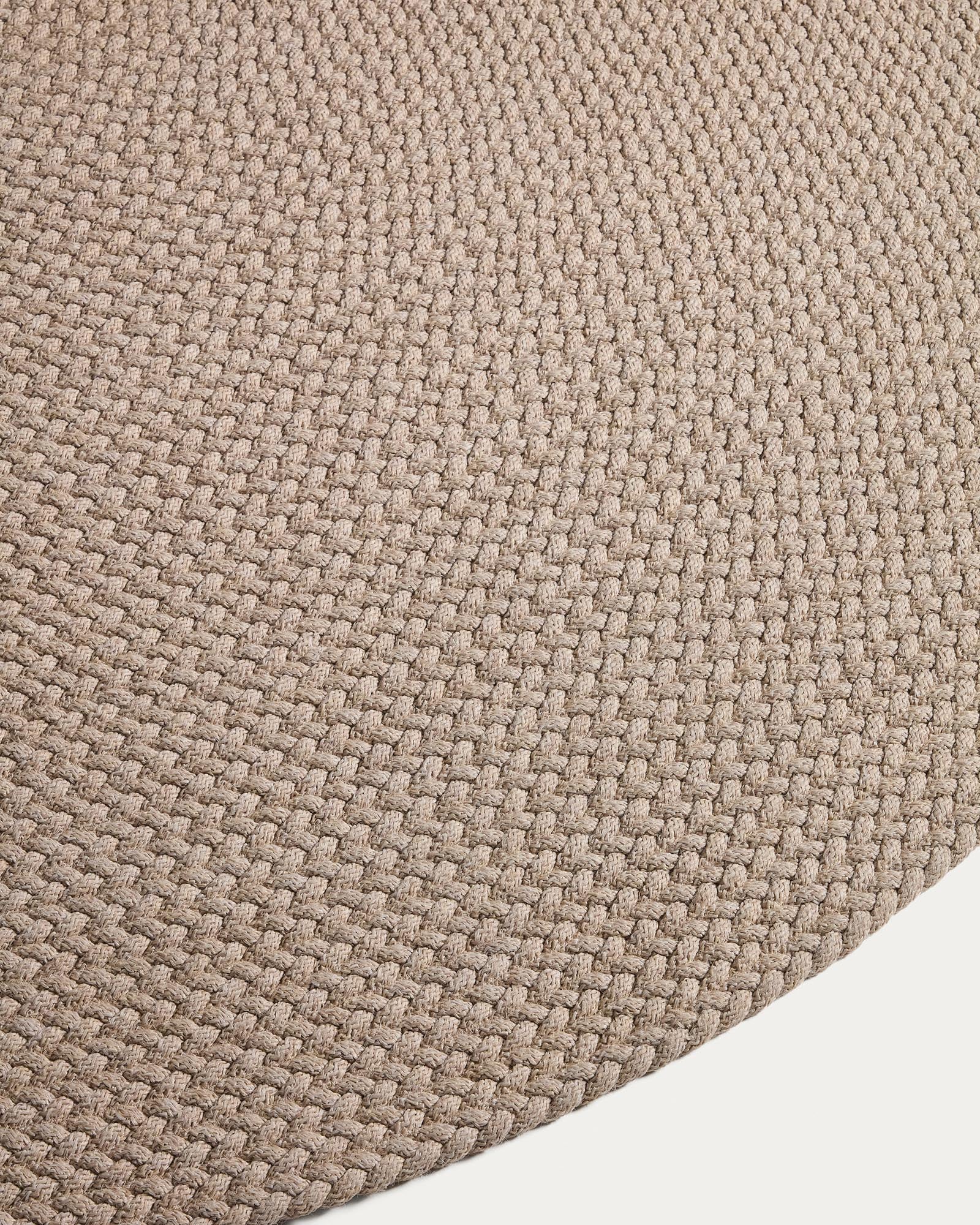 Eleganter Outdoor Teppich Despas in Ecru, Ø 200 cm, aus strapazierfähiger Synthetikfaser für stilvolle Terrassen und Gärten.