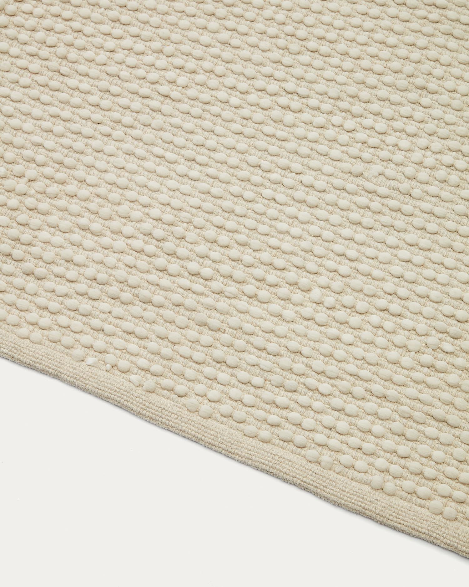 Stilvoller Teppich Mascarell, 200 x 300 cm, aus hochwertiger Baumwolle und Polyester in elegantem Weiss. Ideal für jedes Zuhause.