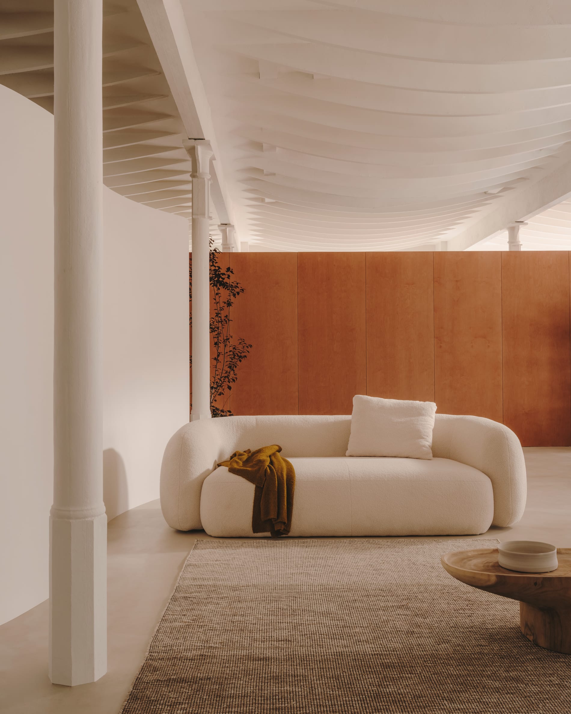 Eleganter Malenka Teppich aus brauner Wolle, 200x300 cm, von Kave Home. Zeitloses Design für ein stilvolles Zuhause.