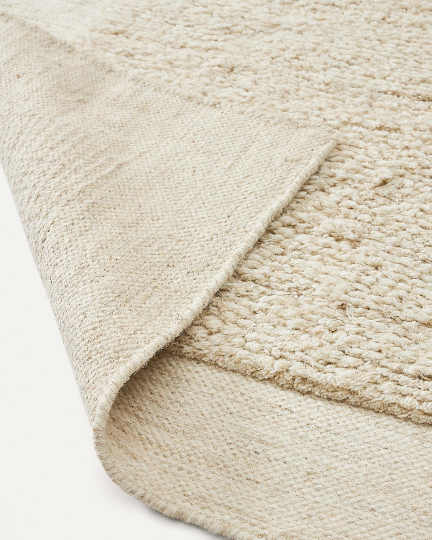 Eleganter Marely Teppich in Weiss, 200 x 300 cm. Aus 100% natürlicher Wolle, handgefertigt und nachhaltig – perfekter Akzent für Ihr Zuhause.