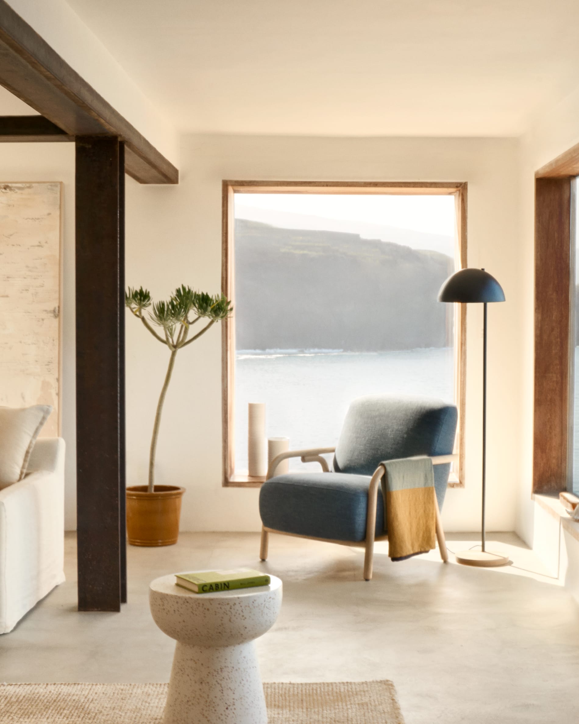 Eleganter Susi Teppich aus Wolle und Bambusviskose in Grün, 200x300 cm, von Kave Home. Perfekt für stilvolle Wohnräume.