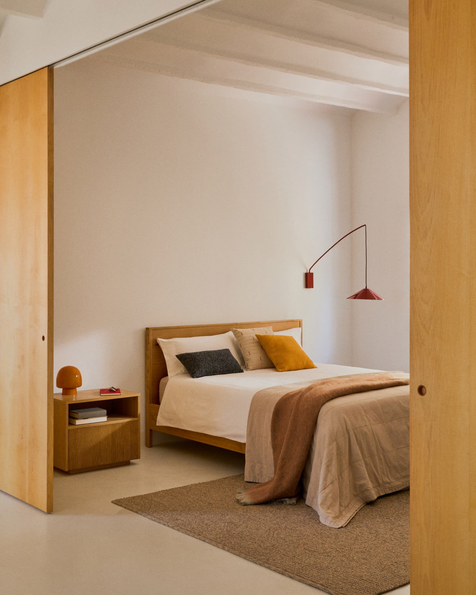 Verleihen Sie Ihrem Außenbereich mit dem 200 x 300 cm großen Teppich Galinda von Kave Home einen stilvollen Akzent – robust, pflegeleicht und wetterfest.