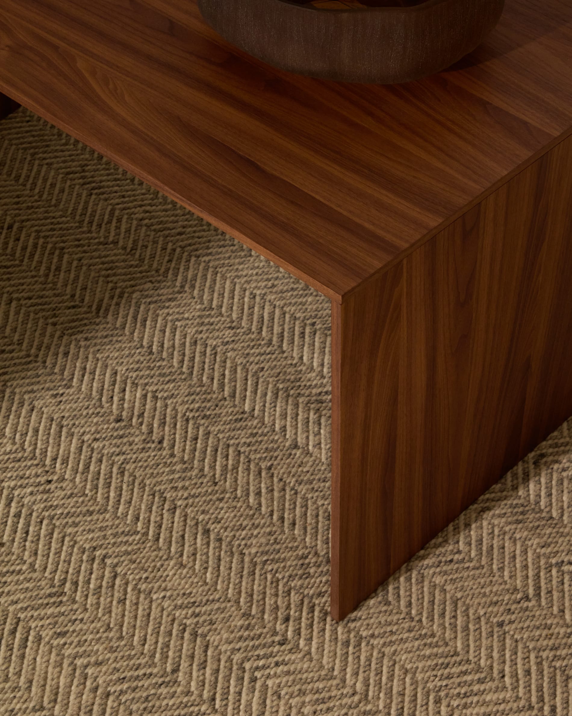 Der Teppich Nifelia Jacquard (200 x 300 cm) aus hochwertiger Wolle in Beige vereint zeitlose Eleganz und Gemütlichkeit. Perfekt für jeden Raum!