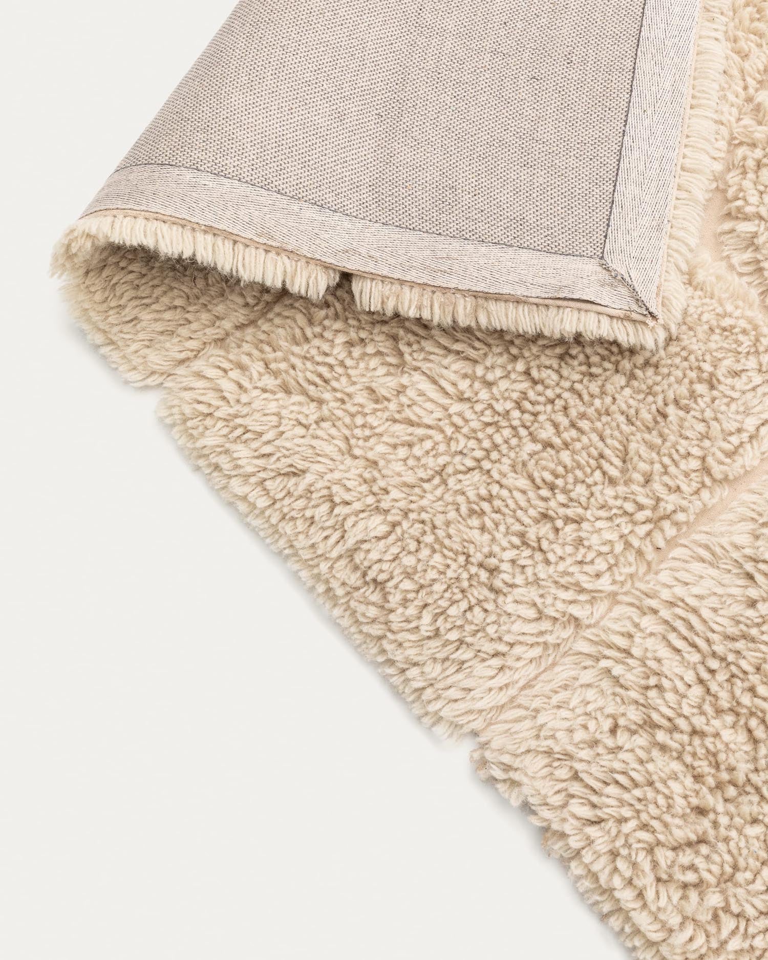 Der Teppich Nak Jacquard in Ecru (200 x 300 cm) bietet stilvolle Eleganz und außergewöhnliche Weichheit aus neuseeländischer Wolle für Ihr Zuhause.