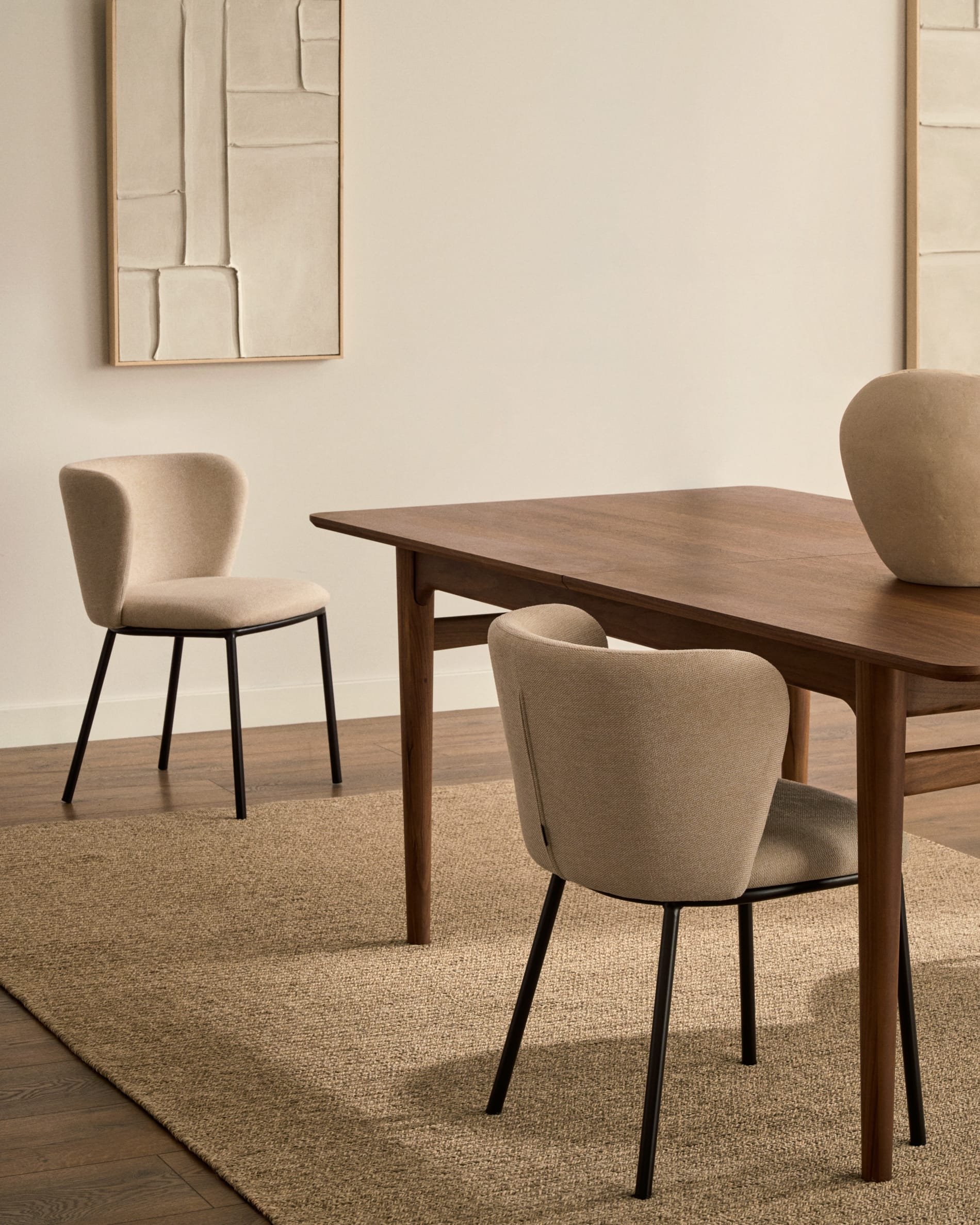 Moderner Teppich Galinda in Taupe, 160x230 cm, aus Kunstfasern. Stilvoll, robust und ideal für jeden Wohnraum.