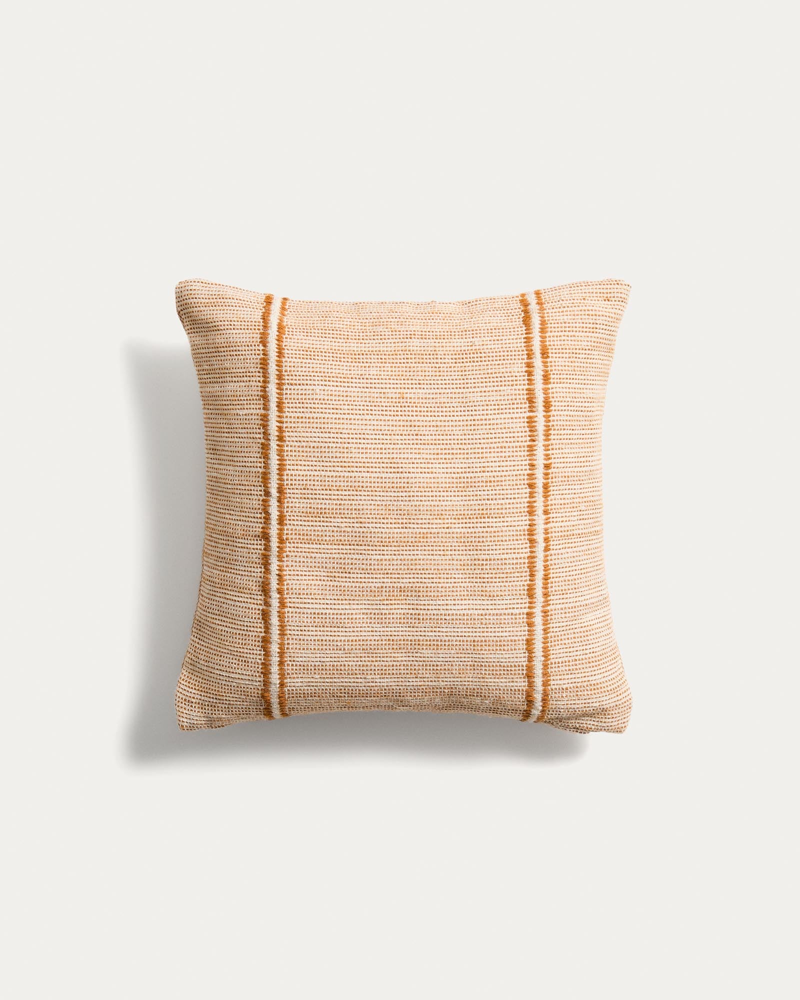 Kissenbezug Drati aus 100 % PET orange 45 x 45 cm in Orange präsentiert im Onlineshop von KAQTU Design AG. Gartenkissen ist von Kave Home