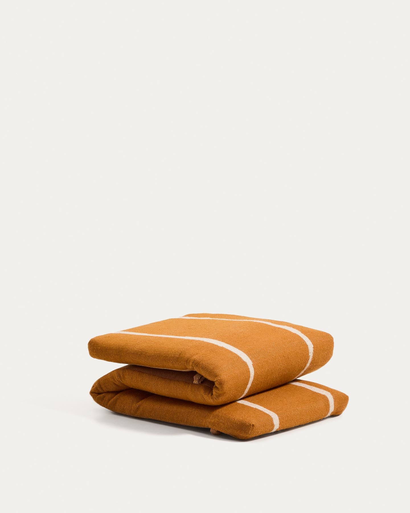 Sonnenliegekissen Daila mit Ikat-Muster 100 % PET orange 50 x 175 cm in Orange präsentiert im Onlineshop von KAQTU Design AG. Sitzkissen ist von Kave Home