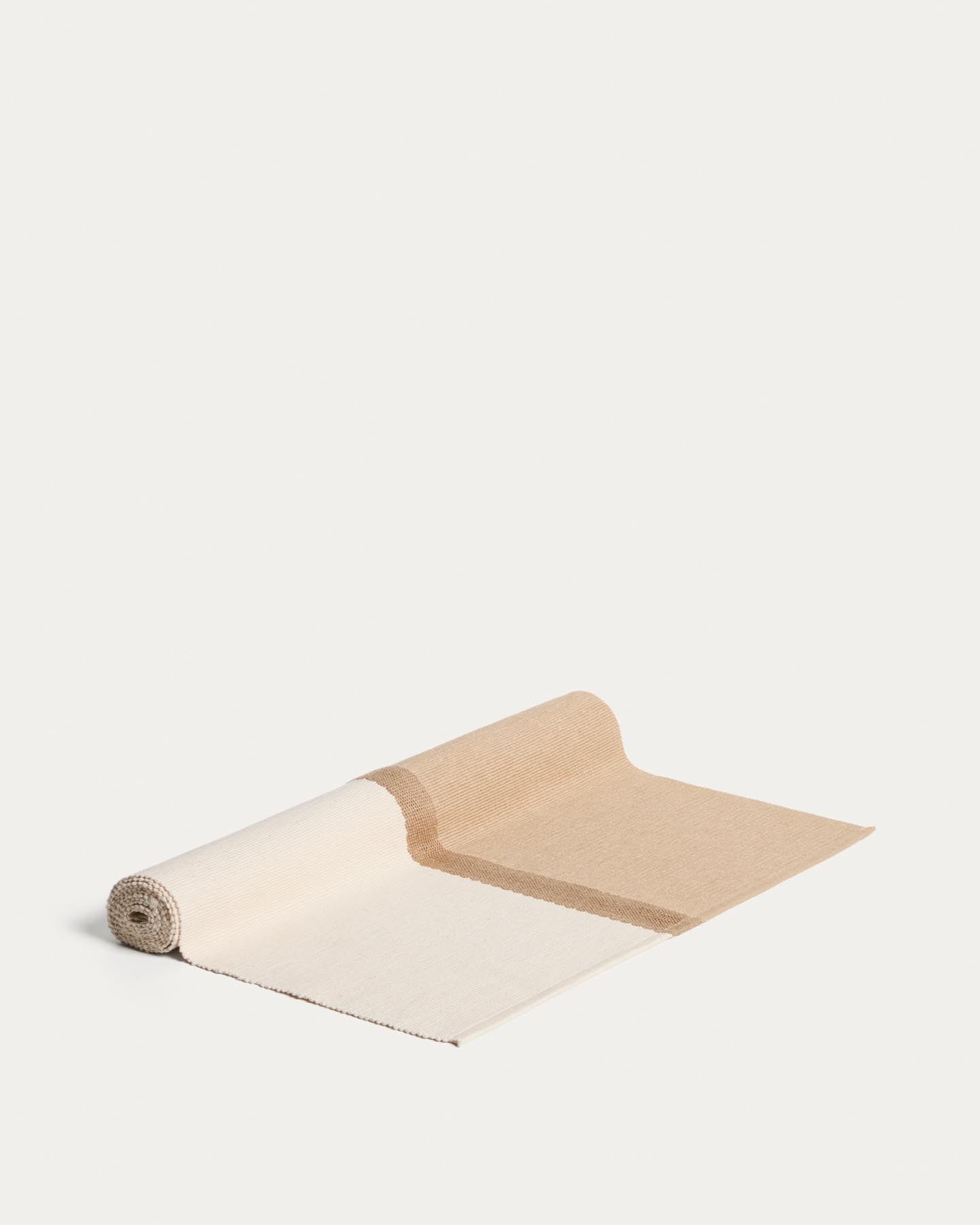 Tischläufer Tari aus 100% Baumwolle beige 50 x 150 cm in Beige präsentiert im Onlineshop von KAQTU Design AG. Tischtuch ist von Kave Home