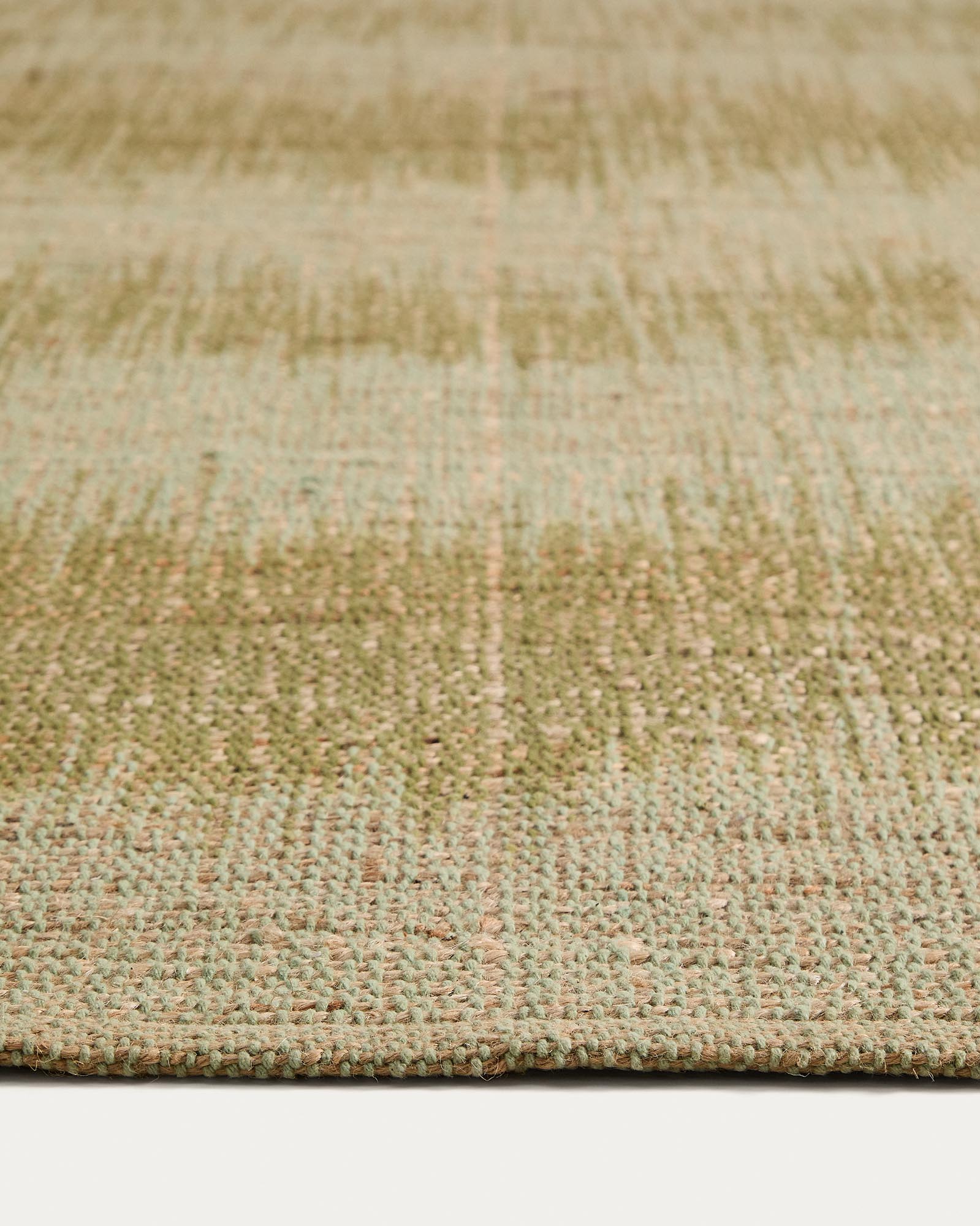 Hochwertiger Outdoor-Teppich Lirmo aus grünem Jute, 200 x 300 cm, perfekt für Garten und Terrasse, langlebig und elegant von Kave Home.
