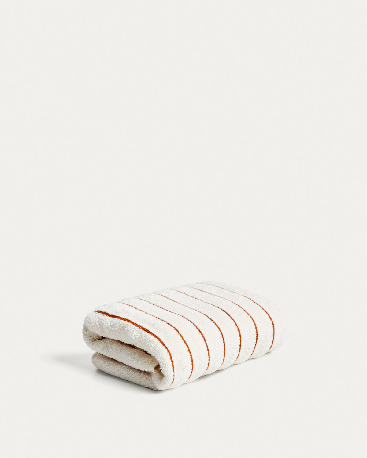 Handtuch Dorane aus 100 % Baumwolle mit orangefarbenen Streifen 50 x 90 cm in Orange, Beige präsentiert im Onlineshop von KAQTU Design AG. Handtuch ist von Kave Home