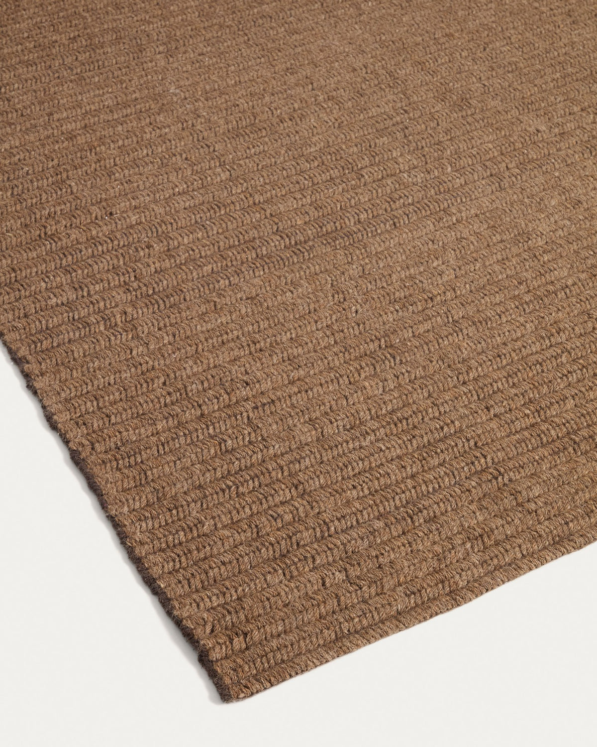 Handgeflochtener brauner Wollteppich Imerna aus Wolle und Baumwolle, rechteckige Form, Grösse 160 x 230 cm, Höhe 1 cm.