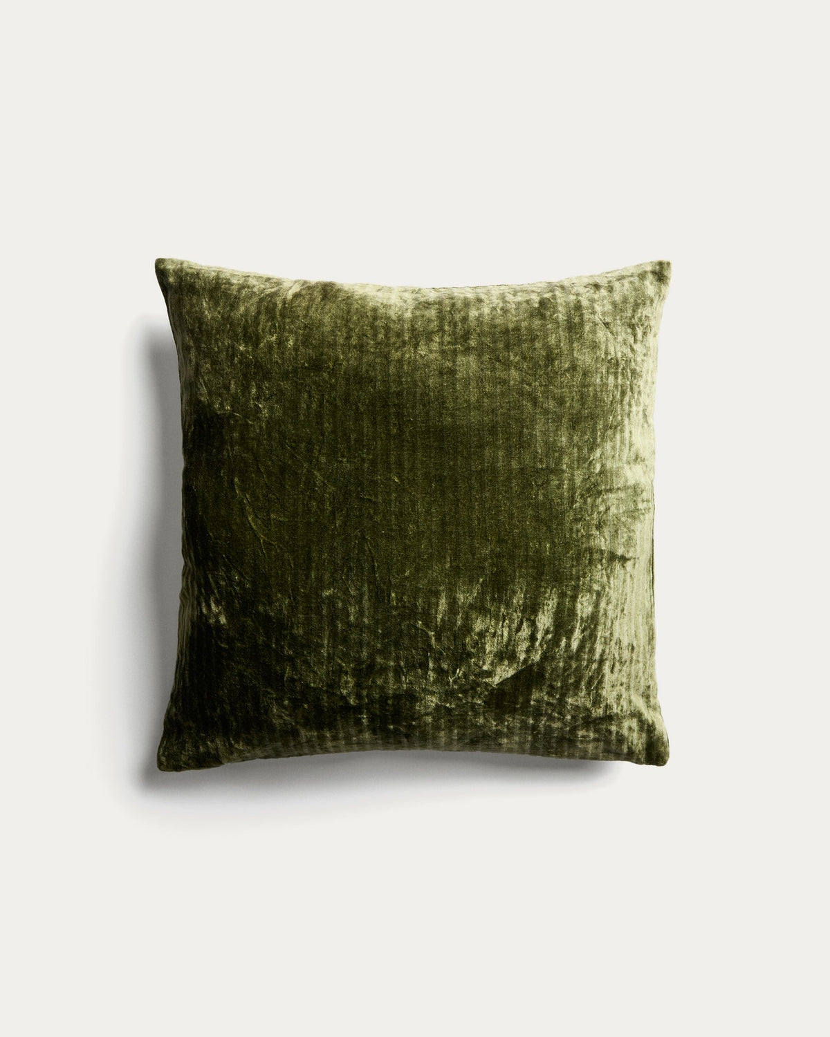 Quadratischer Kissenbezug Caril in Grün mit Jacquard-Muster und Samt-Finish, Masse 45 x 45 cm, Material Viskose/Baumwolle.