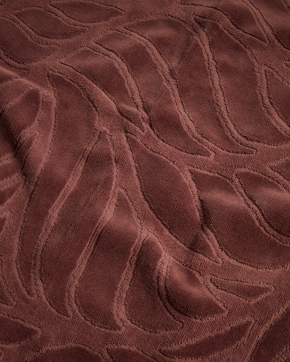 Weinrotes Toilettenhandtuch aus 100% Baumwolle mit Jacquard-Muster und samtiger Oberfläche, Format 30 x 50 cm.
