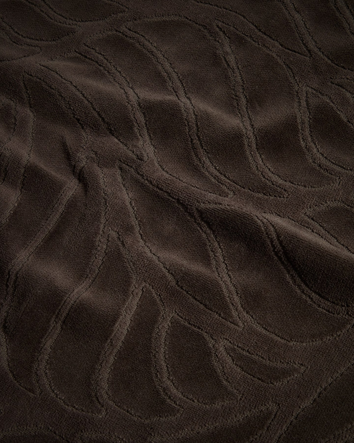Braunes Badetuch aus 100% Baumwolle mit Jacquard-Muster und samtiger Oberfläche, Format 70 x 140 cm, rechteckige Form.
