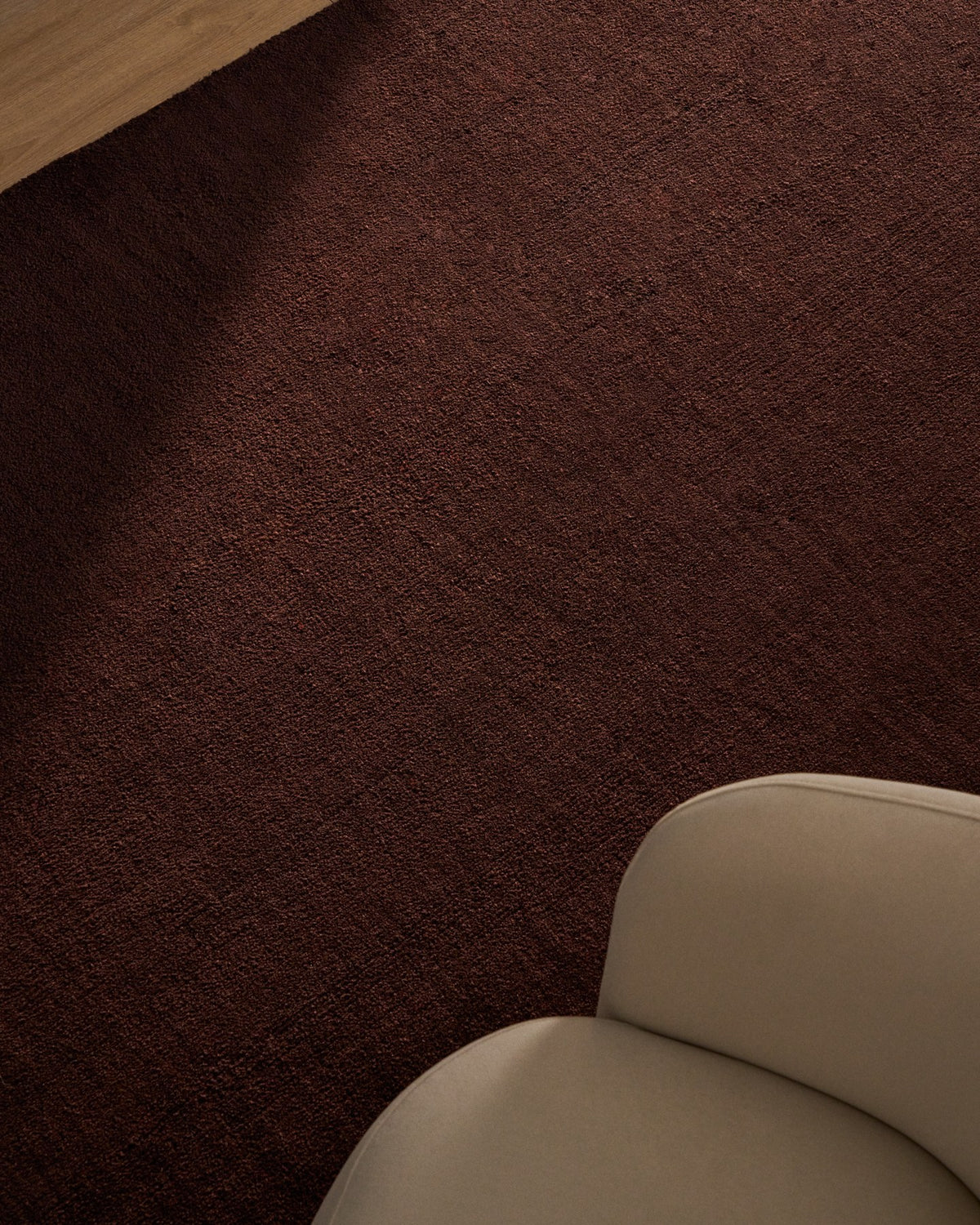 Brauner Teppich Empuries von Kave Home aus 100 % Polyester in Wolloptik, Grösse 160 x 230 cm, handgefertigt mit leichten Unregelmässigkeiten.