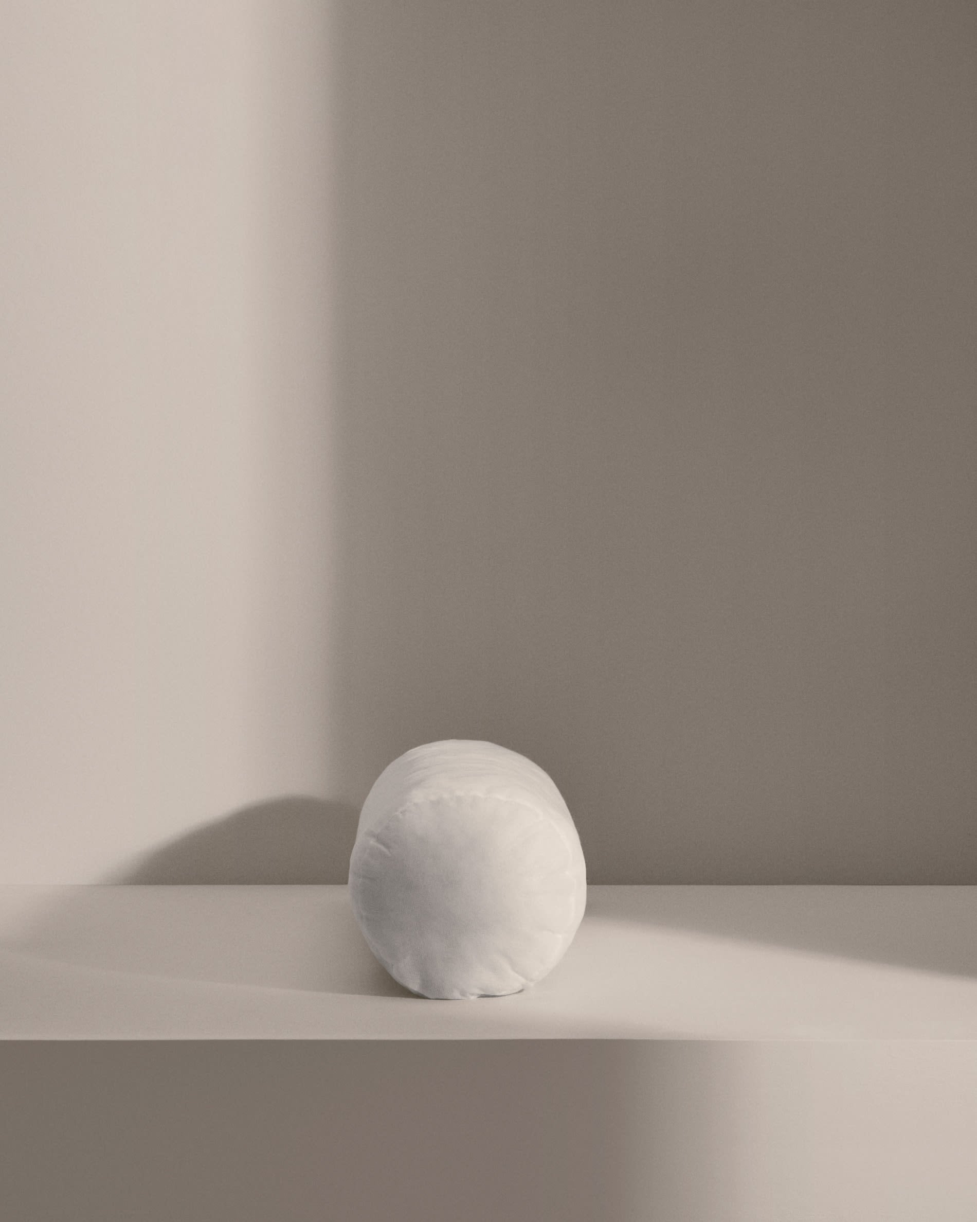 Flauschiger Kissenfüller von Kave Home, perfekt für Komfort und Stil in Ihrem Wohnbereich, ideal für Rollenkissen.