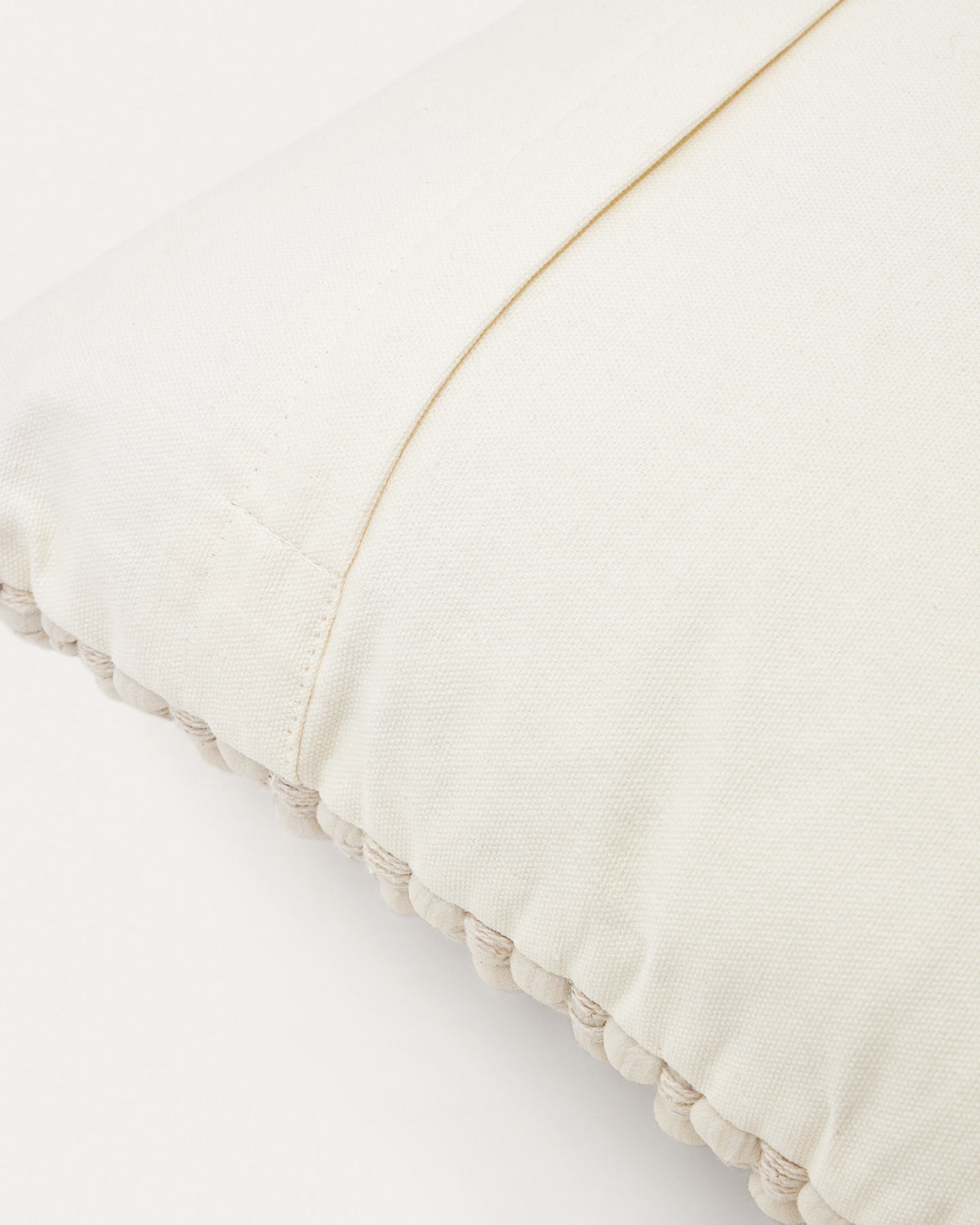 Mascarell Kissenhülle aus Baumwolle und Polyester weiss 30 x 50 cm in präsentiert im Onlineshop von KAQTU Design AG. Deko Kissenbezug ist von Kave Home