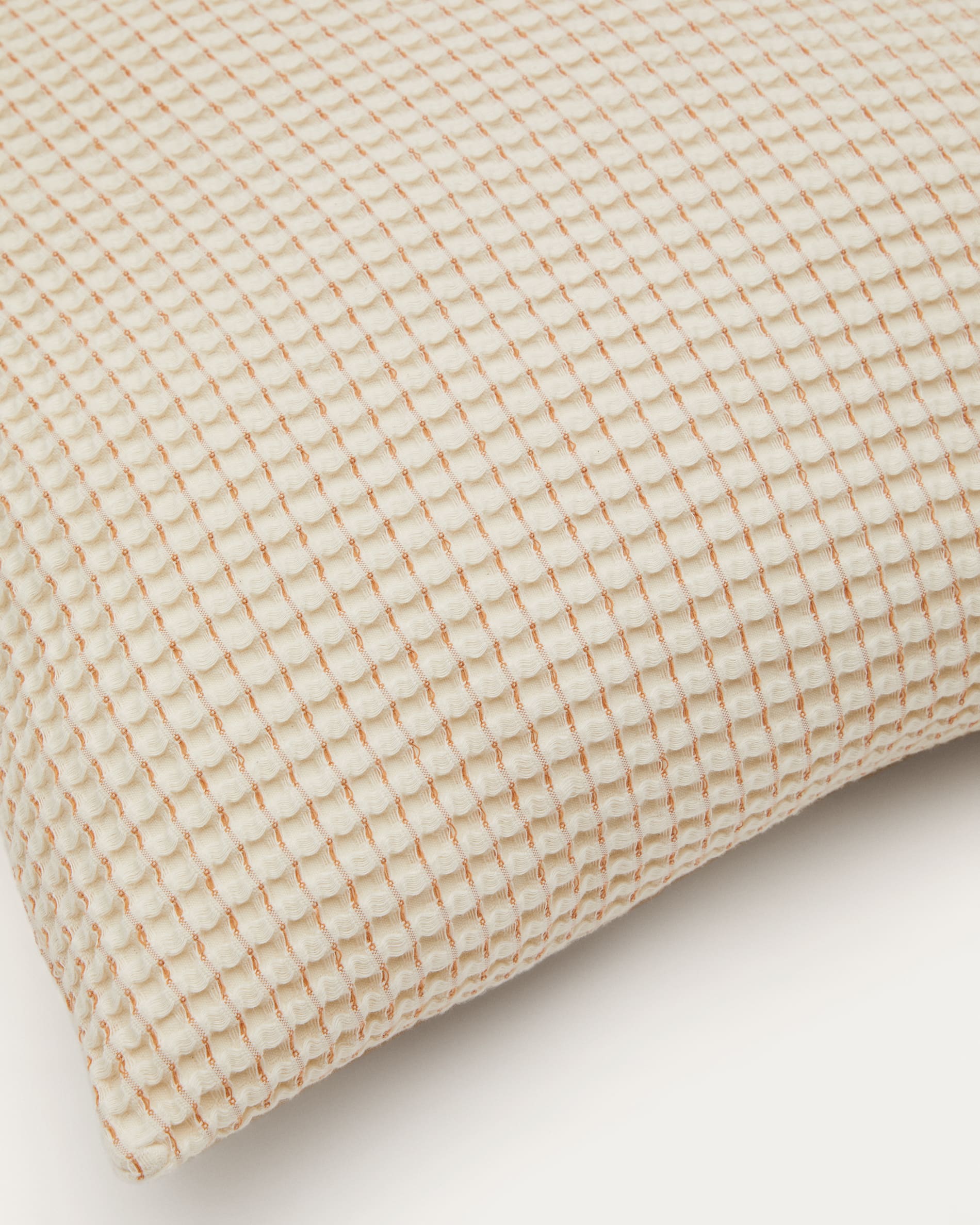 Senara 2er Set Kissenbezüge aus Baumwolle Struktur cremefarben 50 x 50 cm in Natur präsentiert im Onlineshop von KAQTU Design AG. Deko Kissenbezug ist von Kave Home