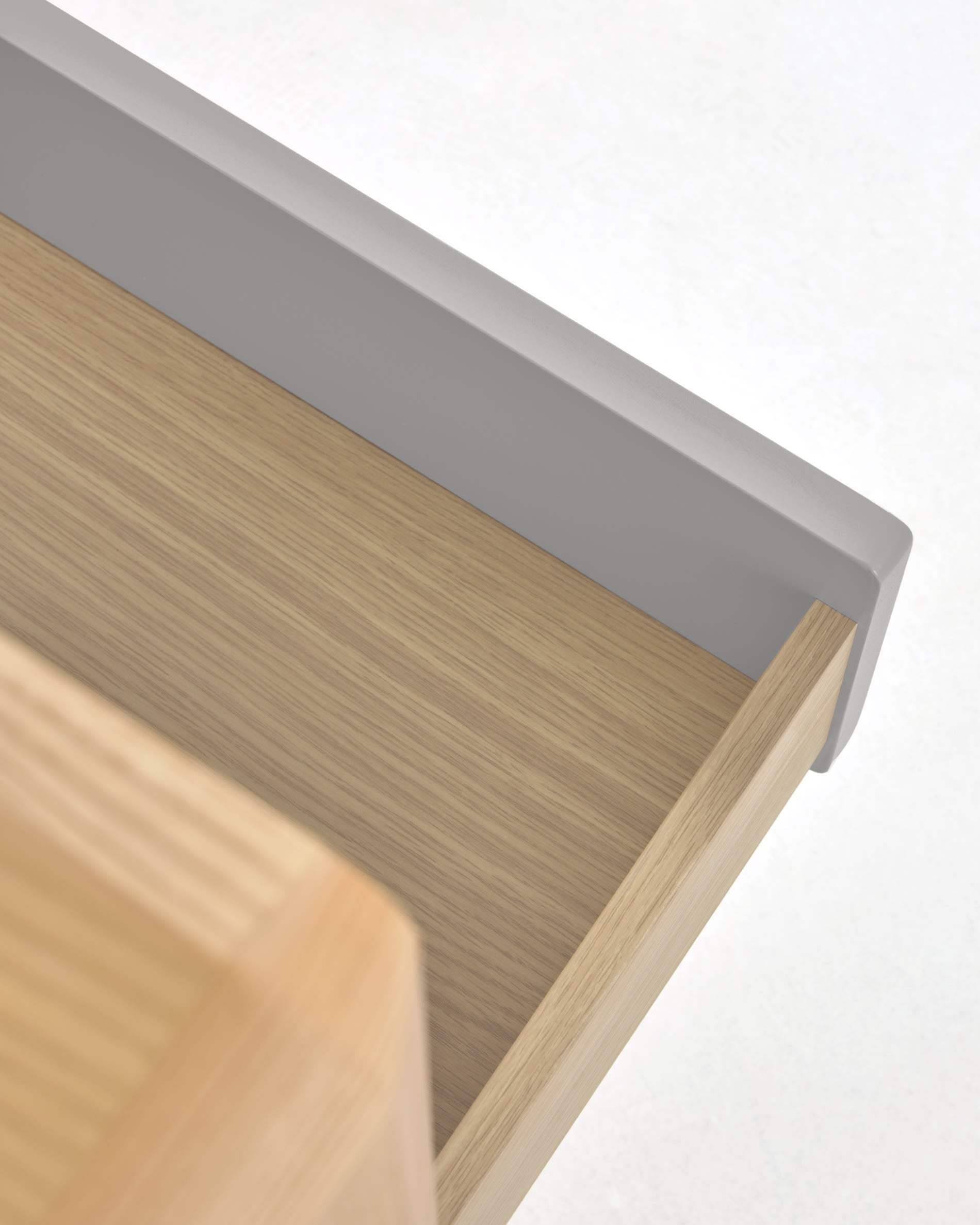 Die Anielle Kommode aus massiver Esche vereint elegantes Design mit praktischen 3 Schubladen für stilvolle Aufbewahrung in jedem Raum.