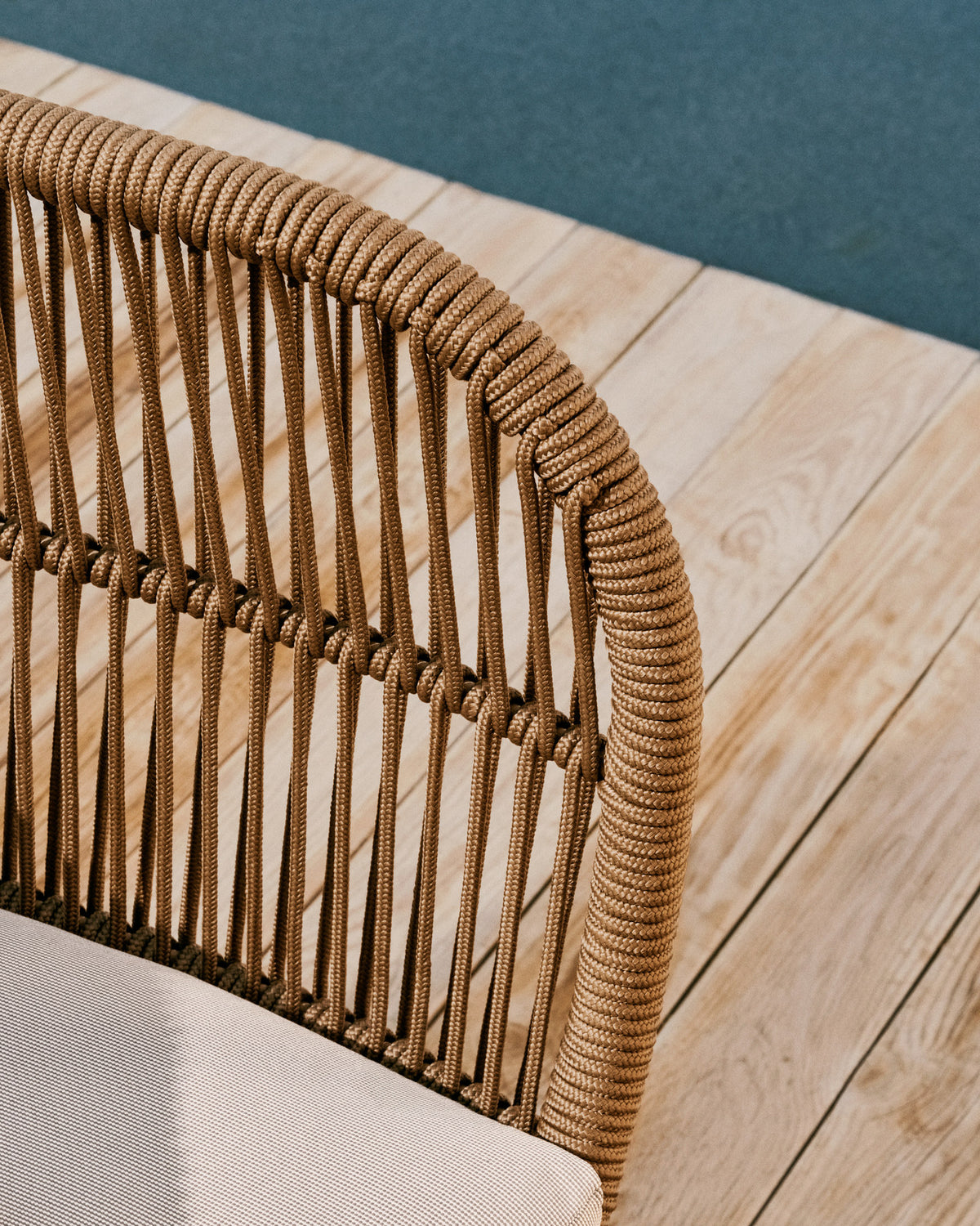 Catalina 3-Sitzer Sofa aus beigem Seil und massivem Akazienholz 170 cm FSC 100% in Beige präsentiert im Onlineshop von KAQTU Design AG. Lounge Sofa ist von Kave Home