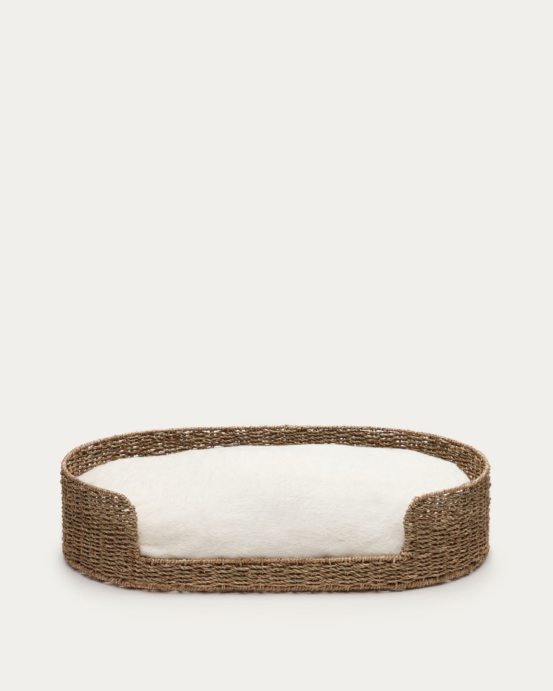 Großes Haustierbett aus Naturfasern, Ø 80 x 45 cm, von Kave Home. Nachhaltig, bequem und ideal für große Haustiere.