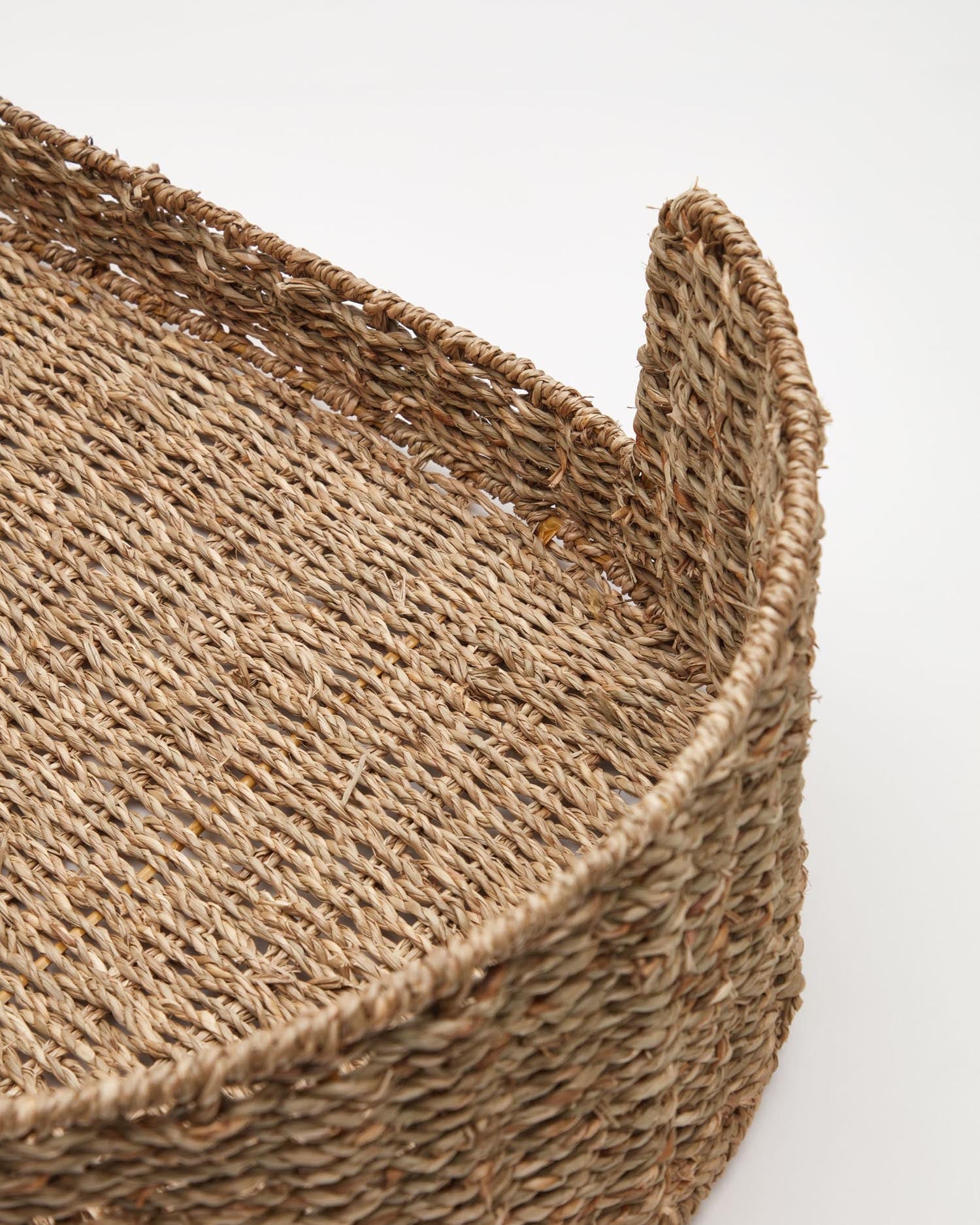 Komfortables Haustierbett aus Naturfasern, Ø 80 x 45 cm, von Kave Home. Perfekt für große Haustiere, nachhaltig und stilvoll.