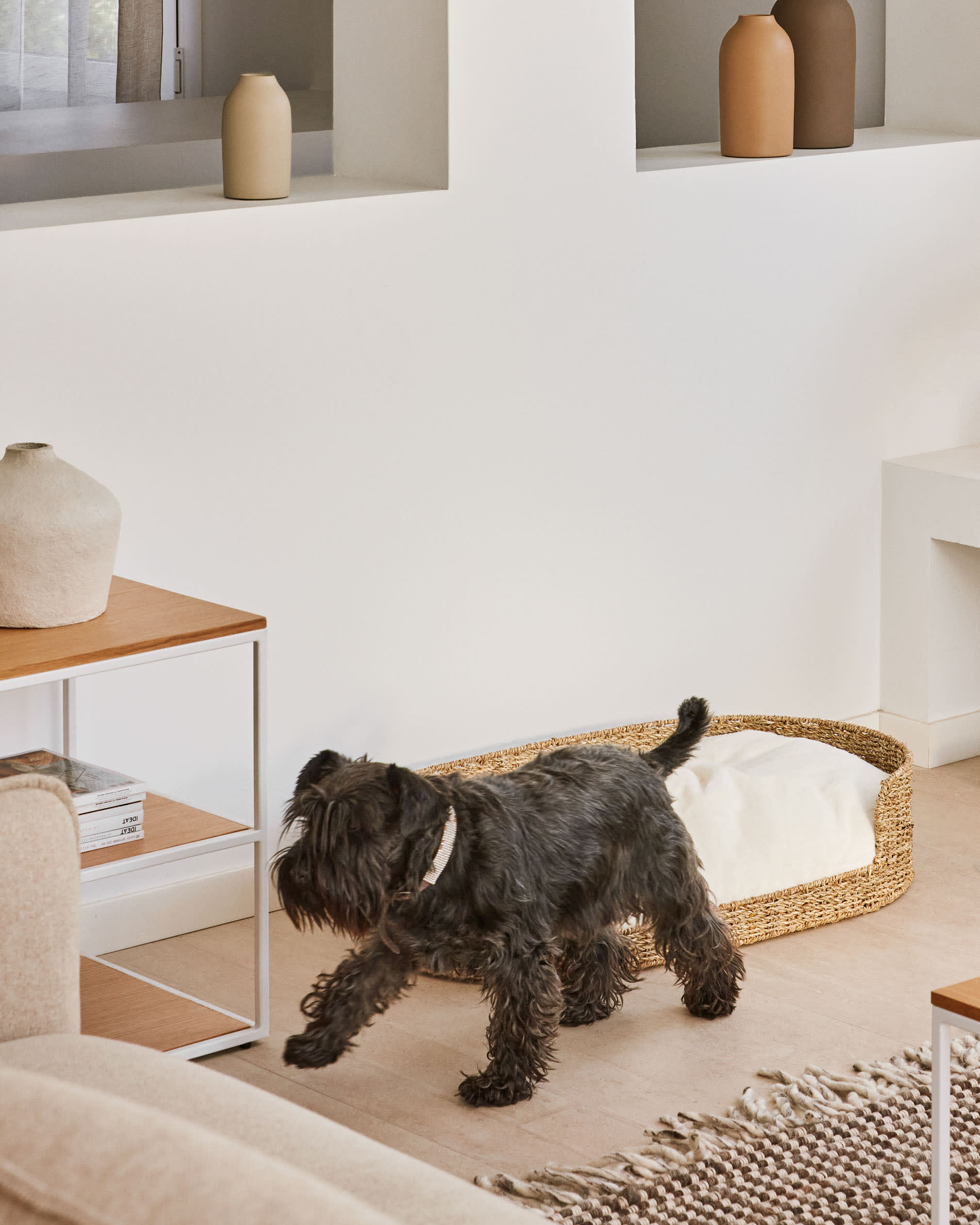 Komfortables Haustierbett aus Naturfasern, Ø 80 x 45 cm, von Kave Home. Perfekt für große Haustiere, nachhaltig und stilvoll.