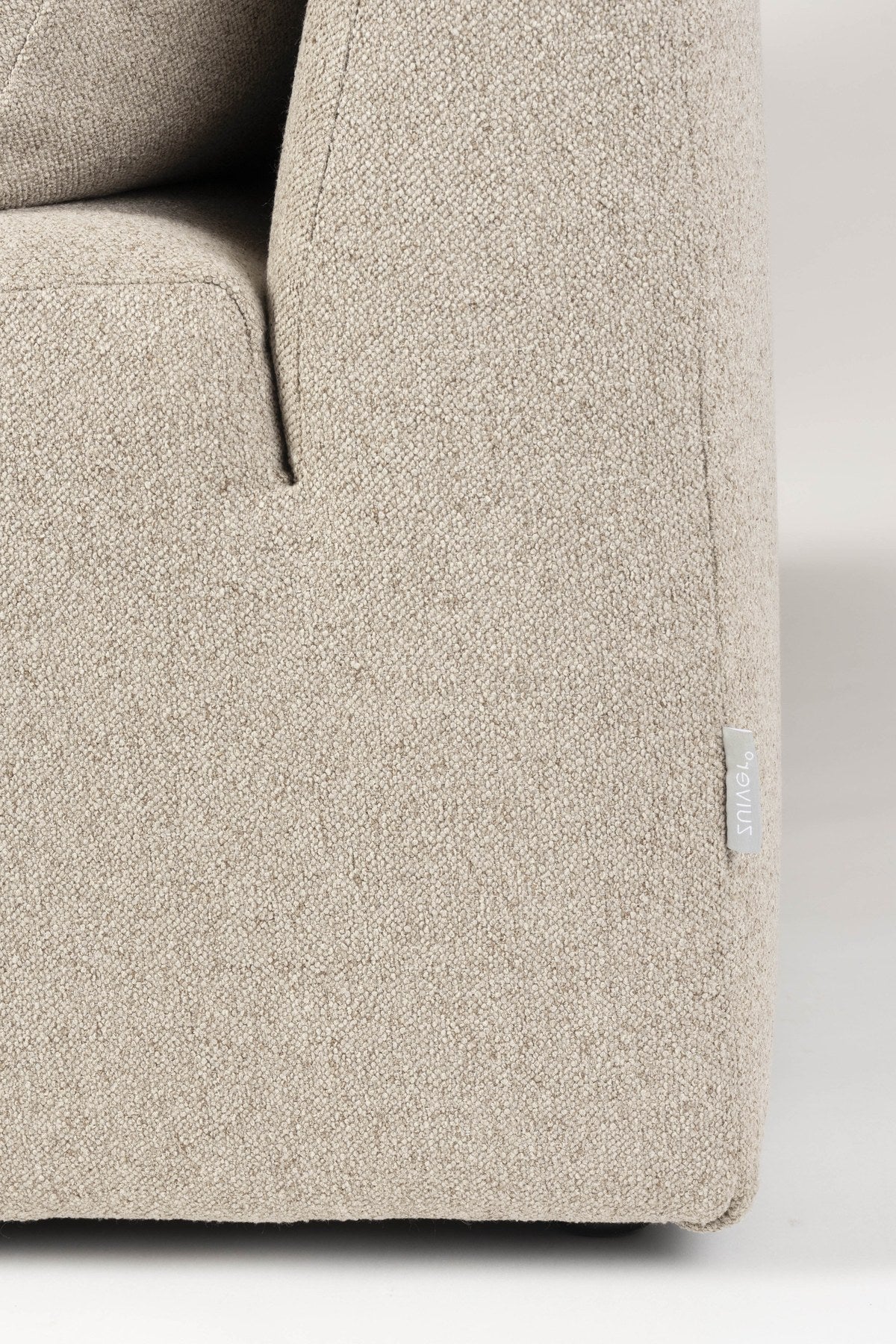 Modulares Sofa-Element Prosper Chaise Longue rechts in Cappuccino, Sitzfläche aus Polyester mit Polyurethan-Füllung, kompakte Form.