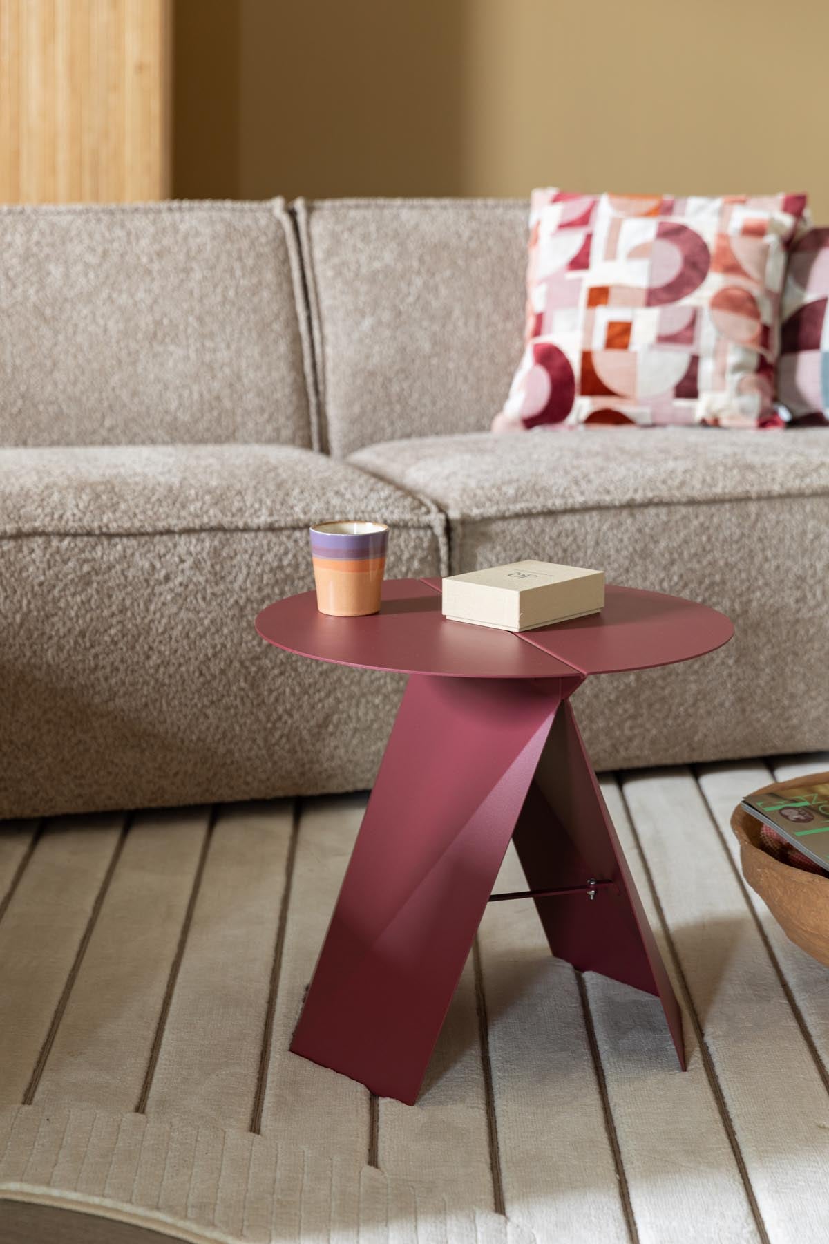 Beistelltisch Foldy in Rot präsentiert im Onlineshop von KAQTU Design AG. Beistelltisch ist von Zuiver
