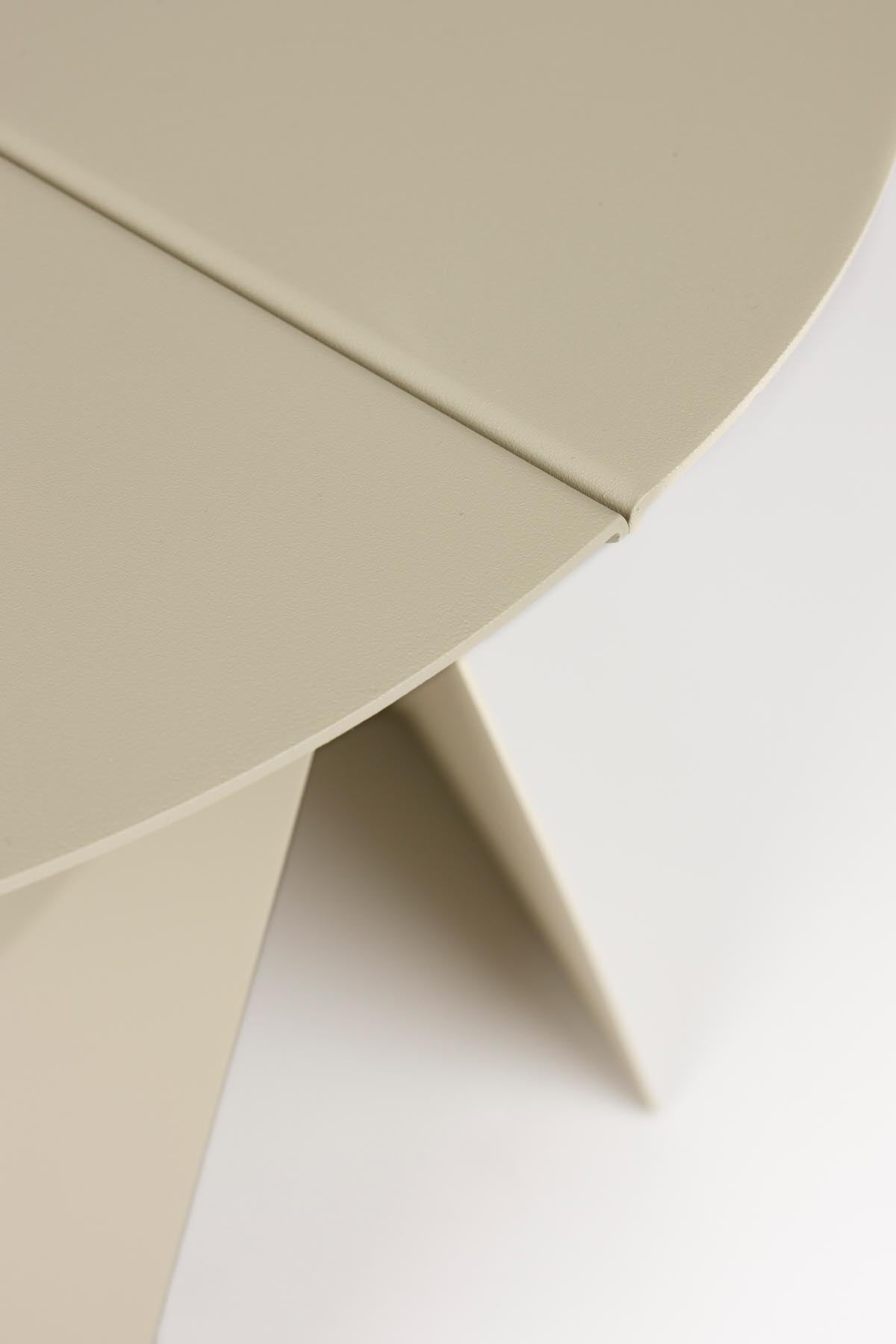 Beistelltisch Foldy in beige präsentiert im Onlineshop von KAQTU Design AG. Beistelltisch ist von Zuiver