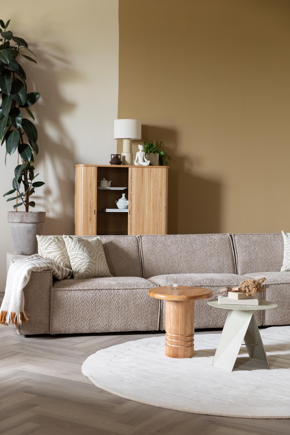 Beistelltisch Foldy in beige präsentiert im Onlineshop von KAQTU Design AG. Beistelltisch ist von Zuiver