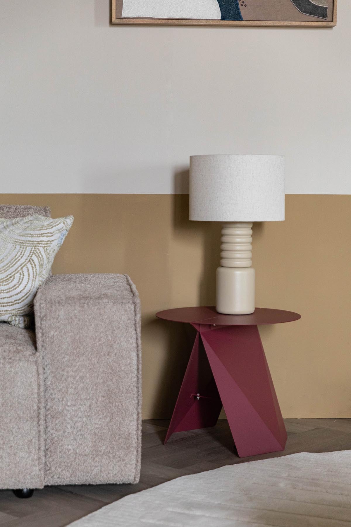 Tischlampe Six in beige präsentiert im Onlineshop von KAQTU Design AG. Tischleuchte ist von Zuiver