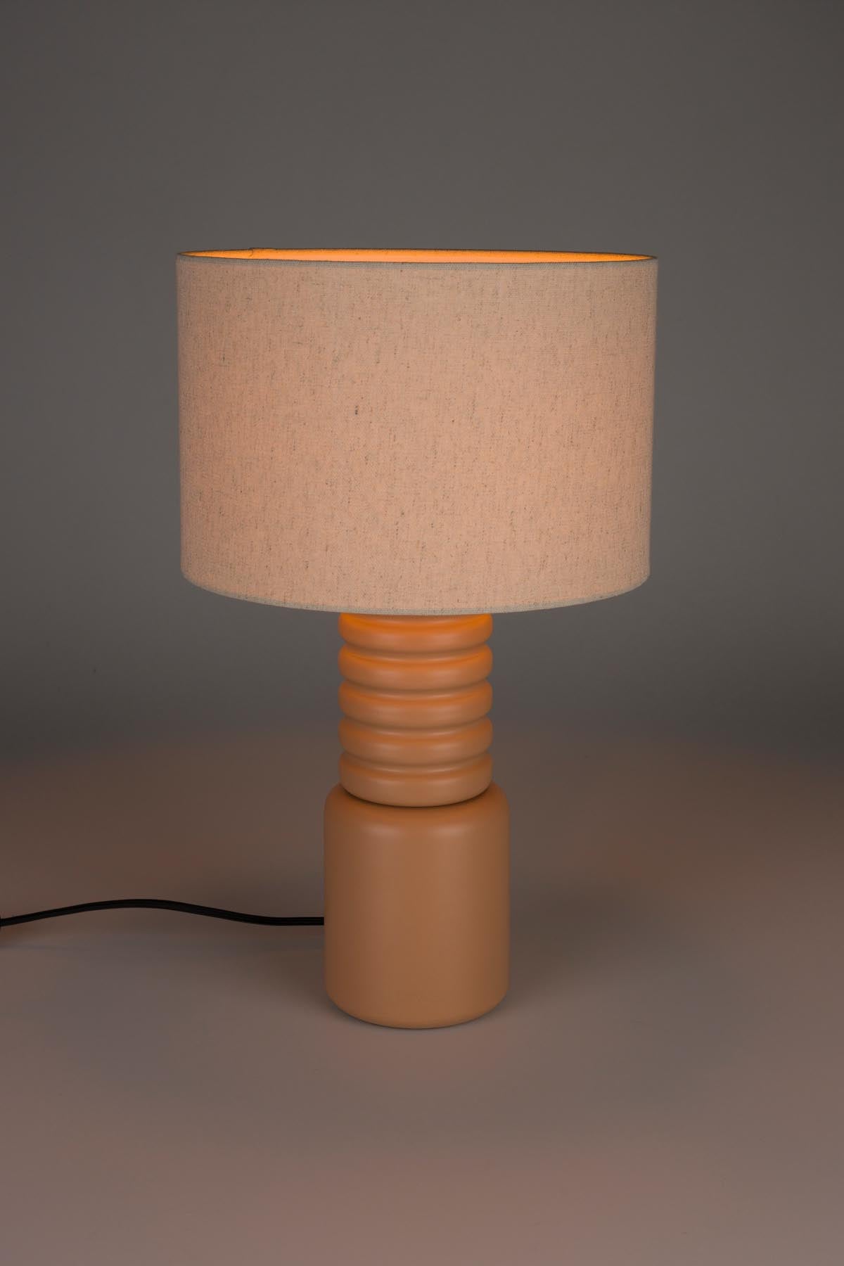 Tischlampe Six in Orange präsentiert im Onlineshop von KAQTU Design AG. Tischleuchte ist von Zuiver