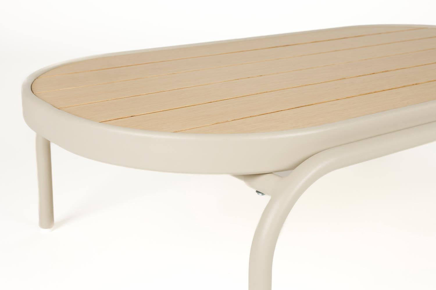 Moderner Zuiver Vista Loungetisch, ideal für den Aussenbereich, wetterbeständig und stilvoll für Ihre Terrasse.