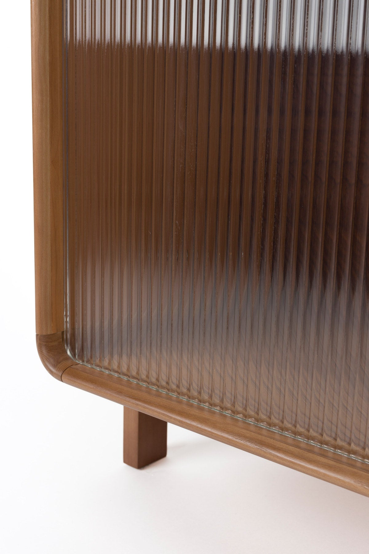 Regal Rise in Braun präsentiert im Onlineshop von KAQTU Design AG. Standregal ist von Zuiver