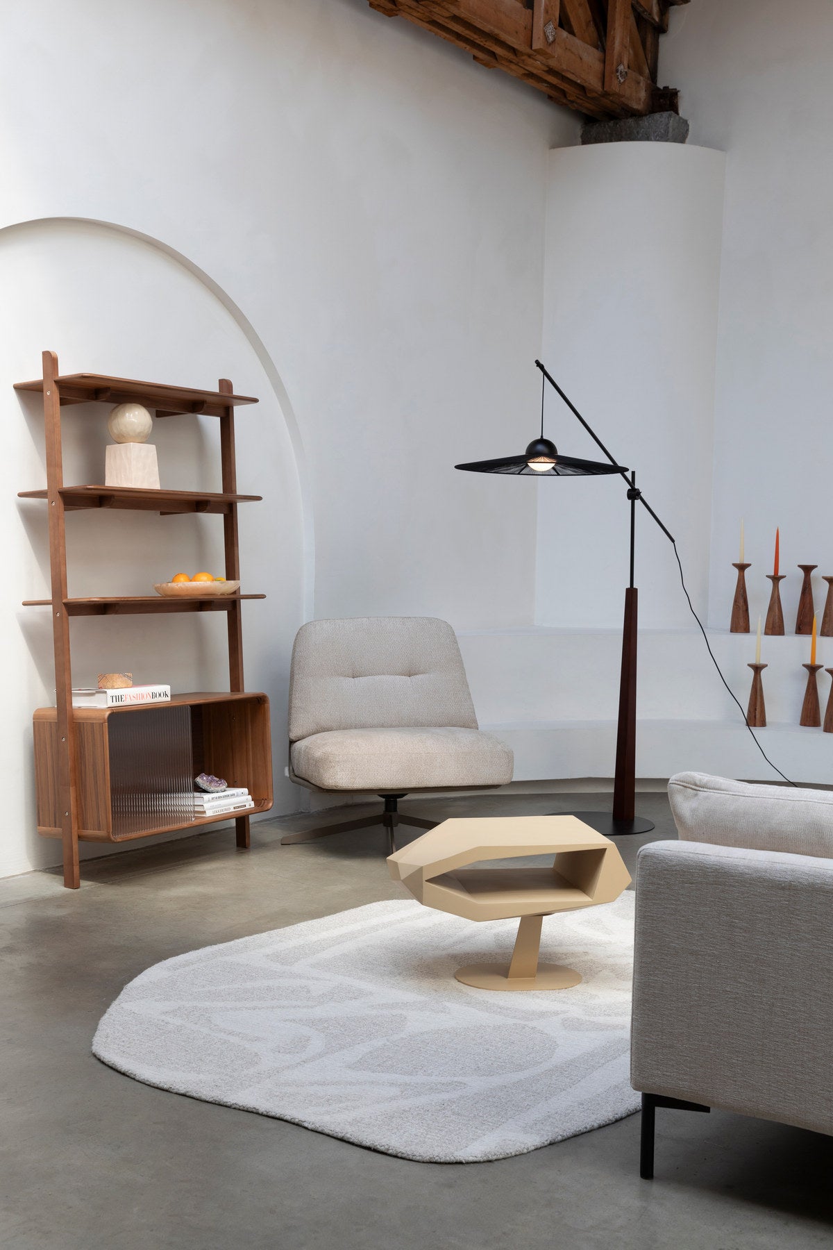 Regal Rise in Braun präsentiert im Onlineshop von KAQTU Design AG. Standregal ist von Zuiver