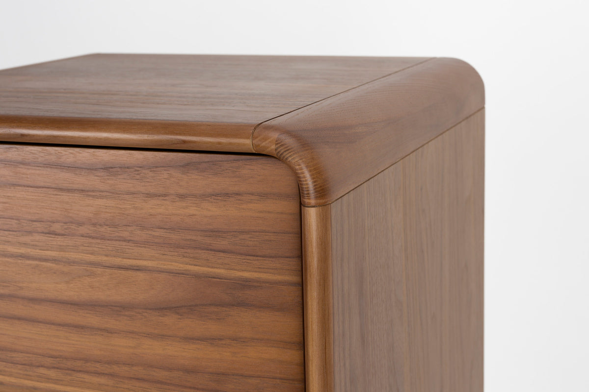 Cabinet Rise in Braun präsentiert im Onlineshop von KAQTU Design AG. Cabinet ist von Zuiver