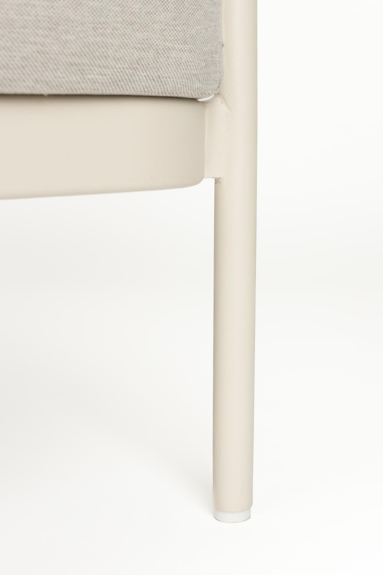 Das Vista Outdoor Set von Zuiver bietet stilvolles Design und Komfort für Ihren Aussenbereich.