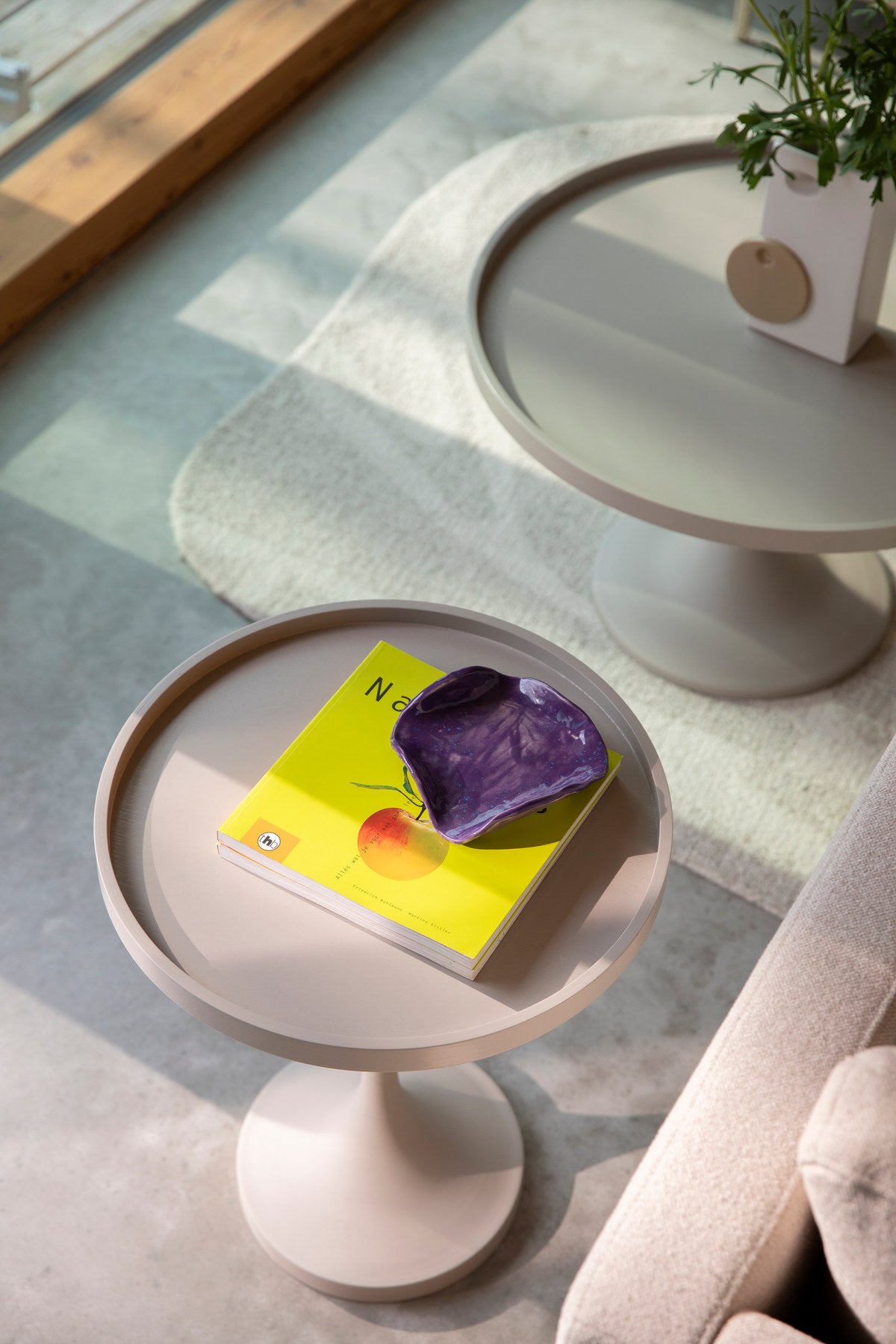 Beistelltisch Jason Beige in beige präsentiert im Onlineshop von KAQTU Design AG. Beistelltisch ist von Zuiver