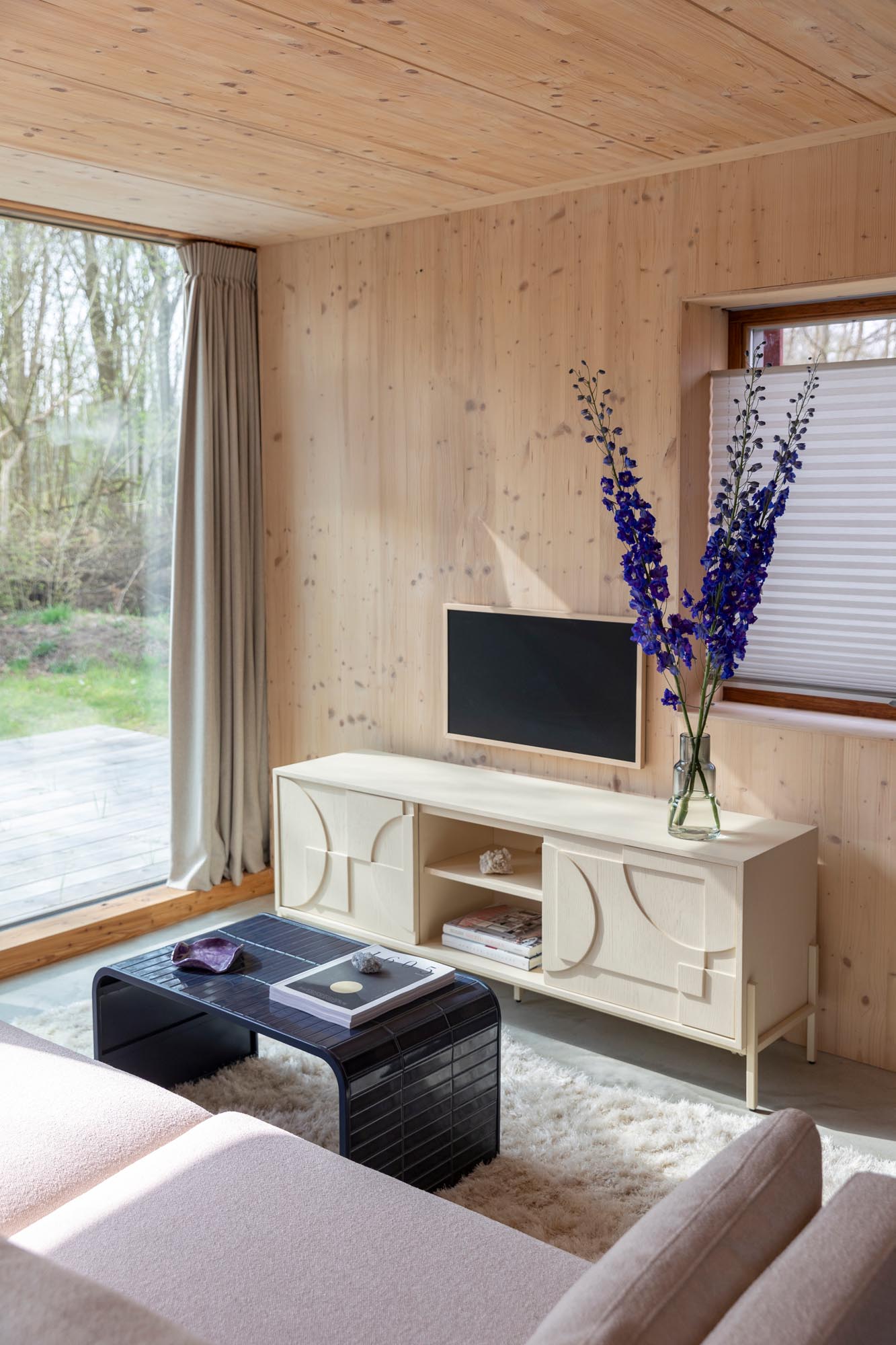 Der Sofatisch Tiles von Zuiver begeistert mit seinem einzigartigen Design und hochwertigen Materialien. Perfekt für stilvolle Wohnzimmer!