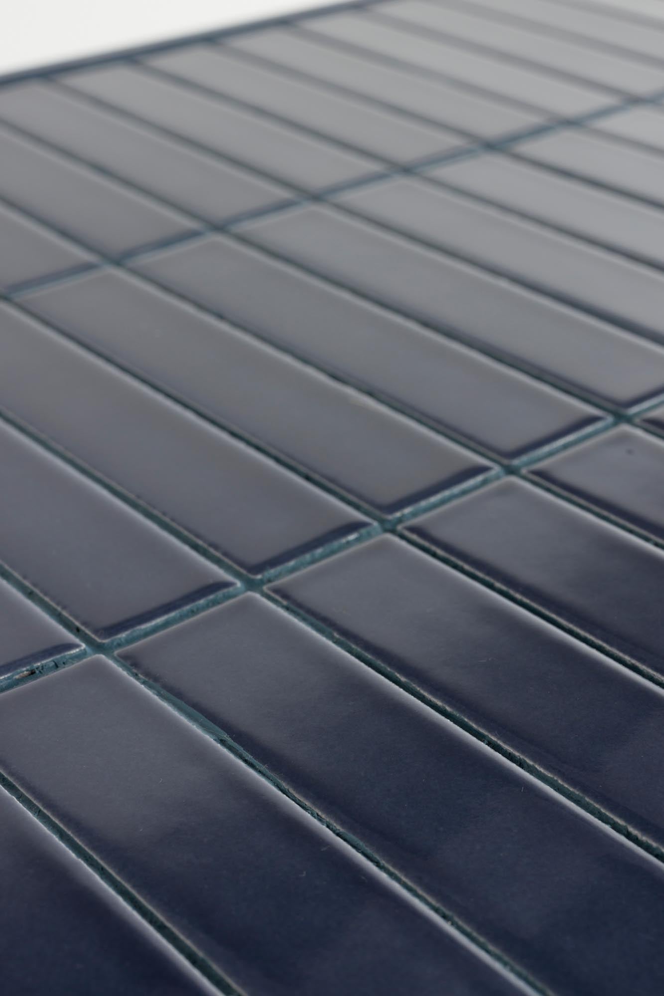 Der Sofatisch Tiles von Zuiver begeistert mit seinem einzigartigen Design und hochwertigen Materialien. Perfekt für stilvolle Wohnzimmer!