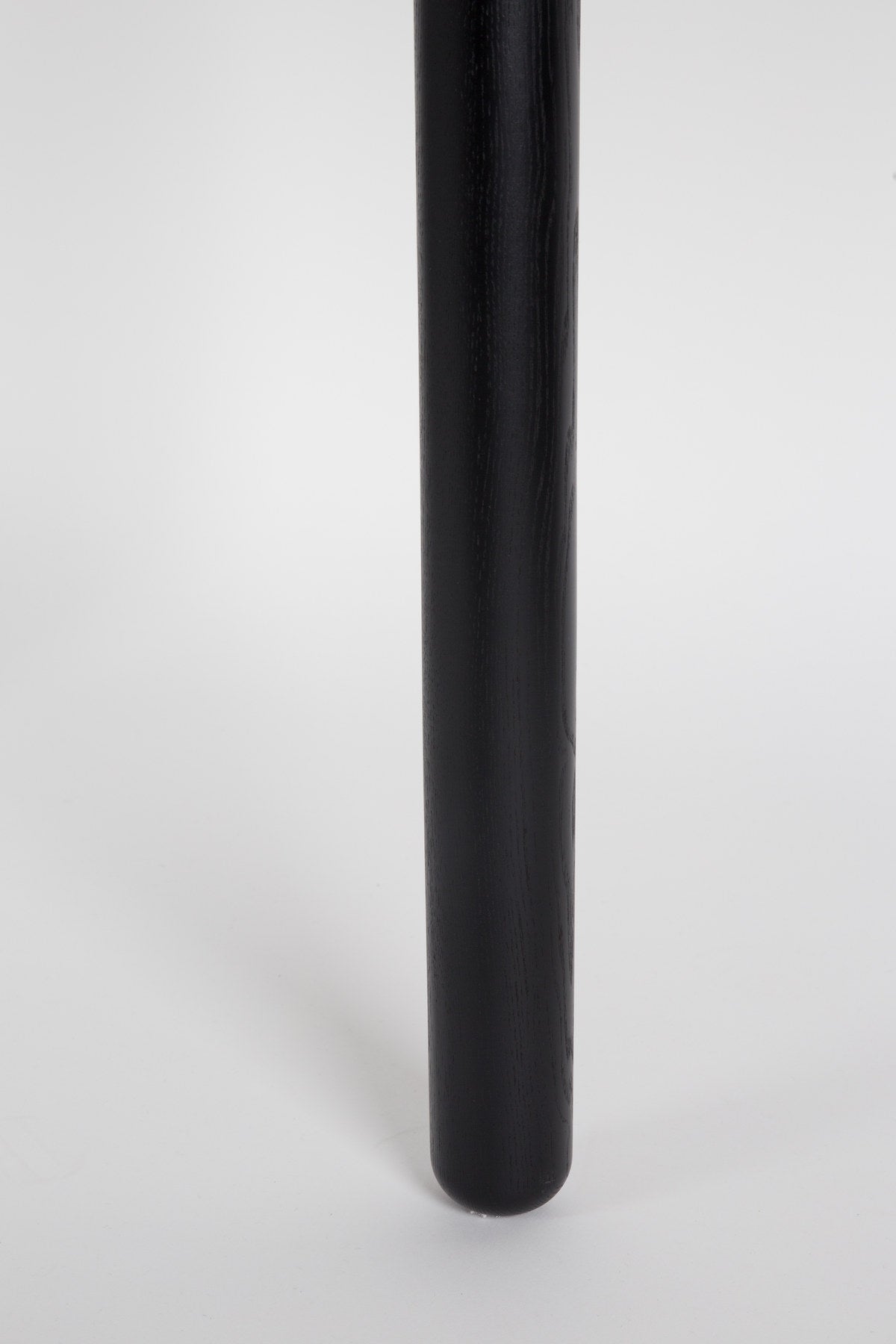 Tisch Storm in Schwarz präsentiert im Onlineshop von KAQTU Design AG. Esstisch ist von Zuiver