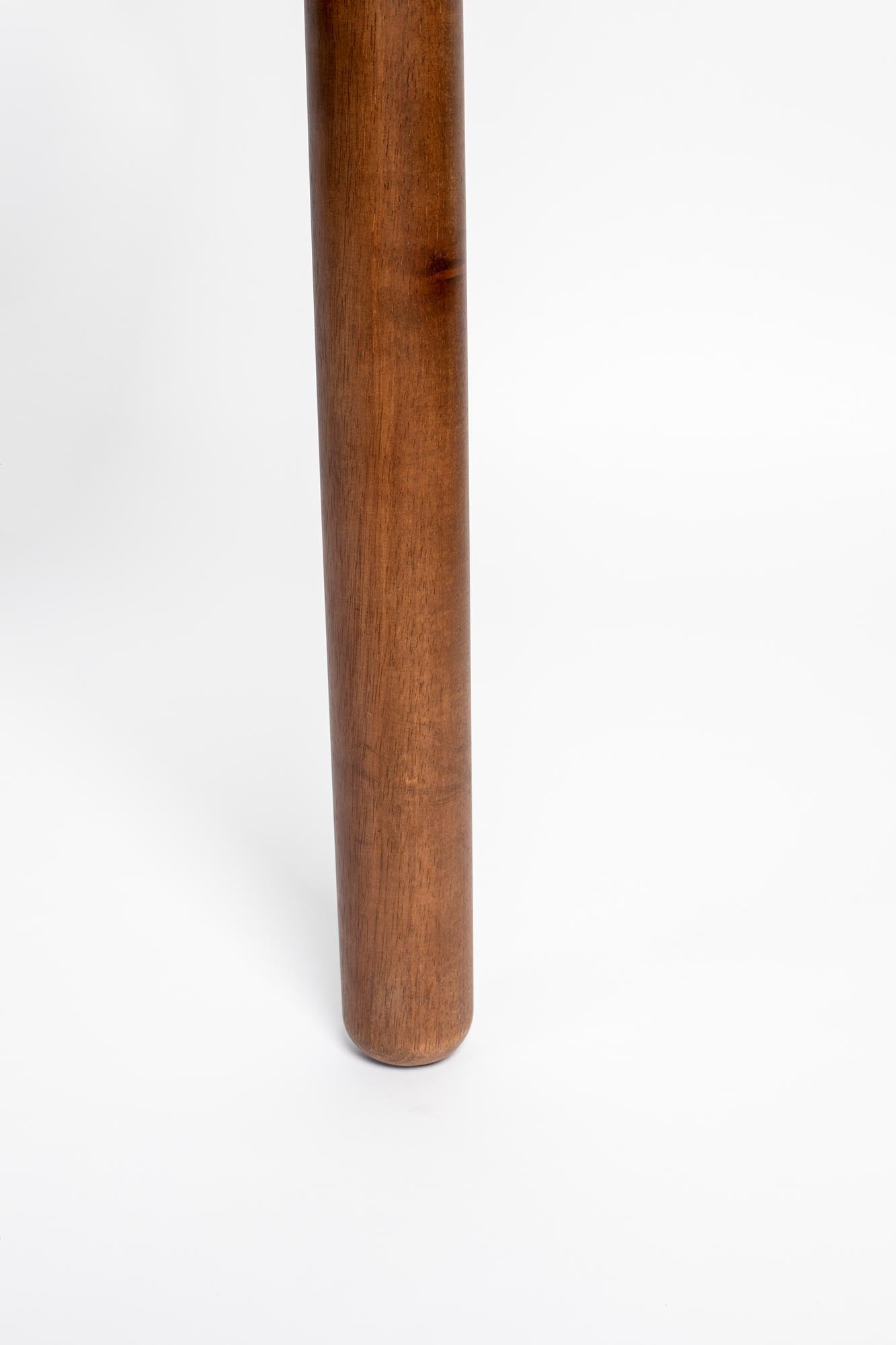 Entdecken Sie den eleganten Tisch Storm von Zuiver in Walnuss. Perfekt für stilvolle Wohnräume, jetzt bei KAQTU Design AG erhältlich.