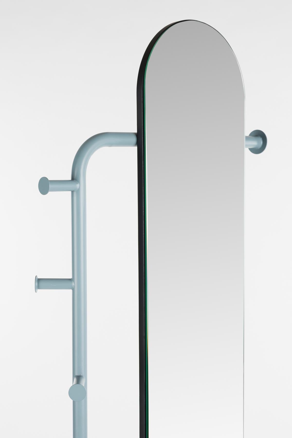 Standspiegel Vero Blue in Blau präsentiert im Onlineshop von KAQTU Design AG. Tischspiegel ist von Zuiver