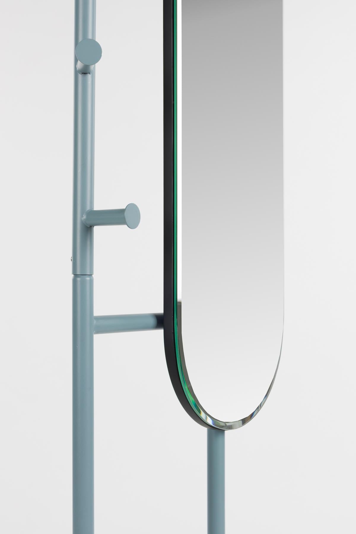 Standspiegel Vero Blue in Blau präsentiert im Onlineshop von KAQTU Design AG. Tischspiegel ist von Zuiver