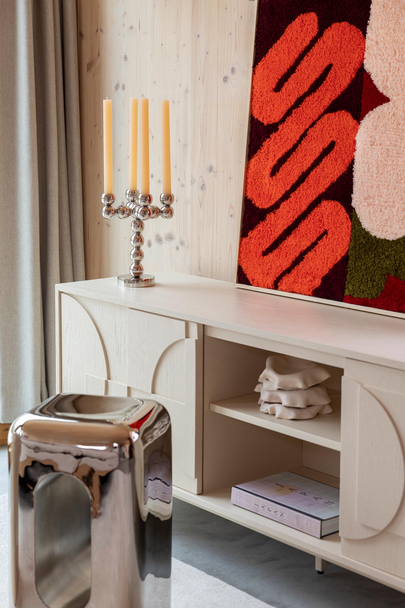 Entdecken Sie den eleganten Kerzenständer Bubbles Four Shiny Silver von Zuiver – ein stilvolles Highlight für Ihr Zuhause, ideal für jede Gelegenheit!