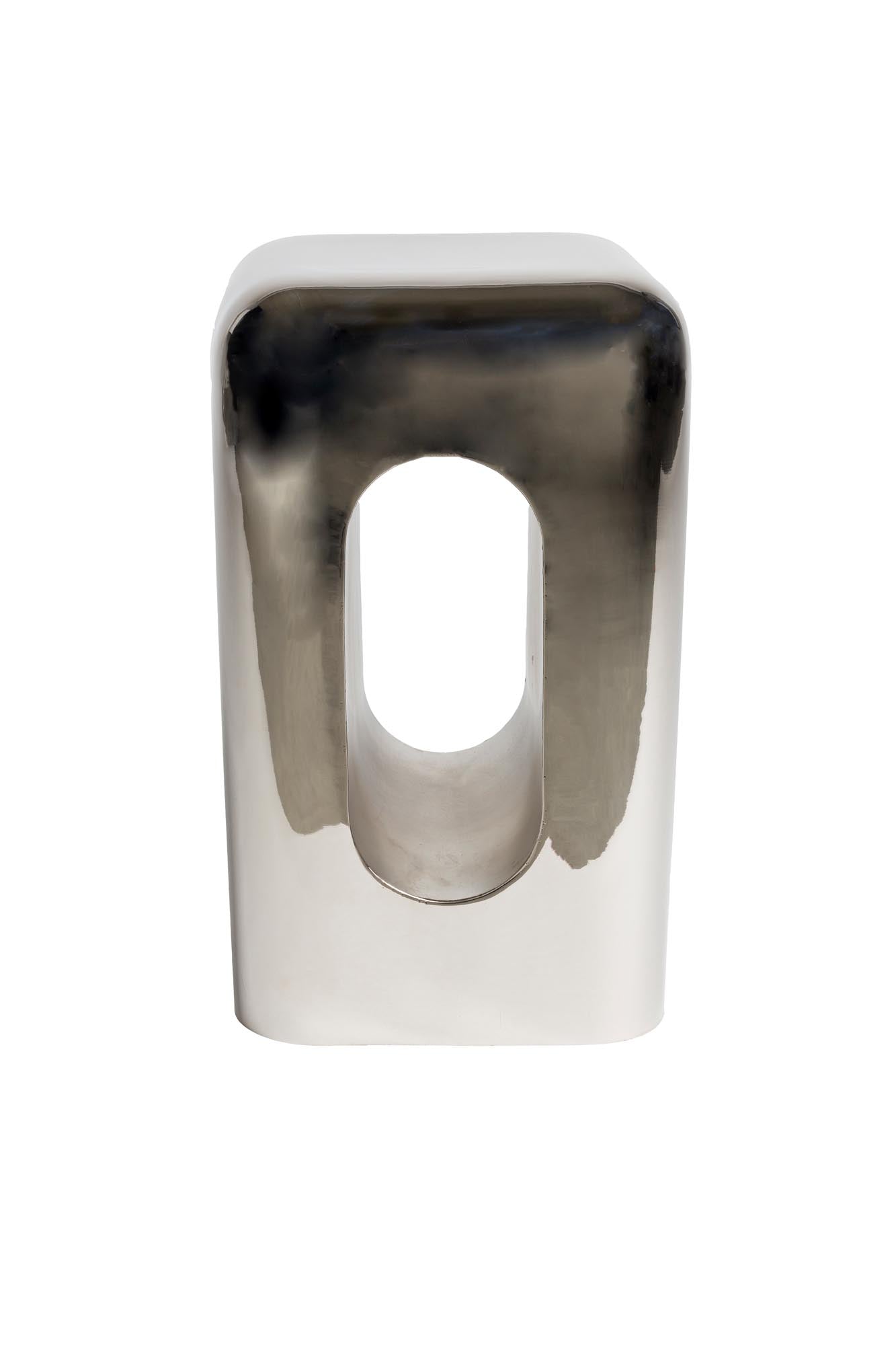 Entdecken Sie den Hocker Creek von Zuiver – ein stilvolles, vielseitiges Möbelstück, das Eleganz und Funktionalität in Ihr Zuhause bringt.